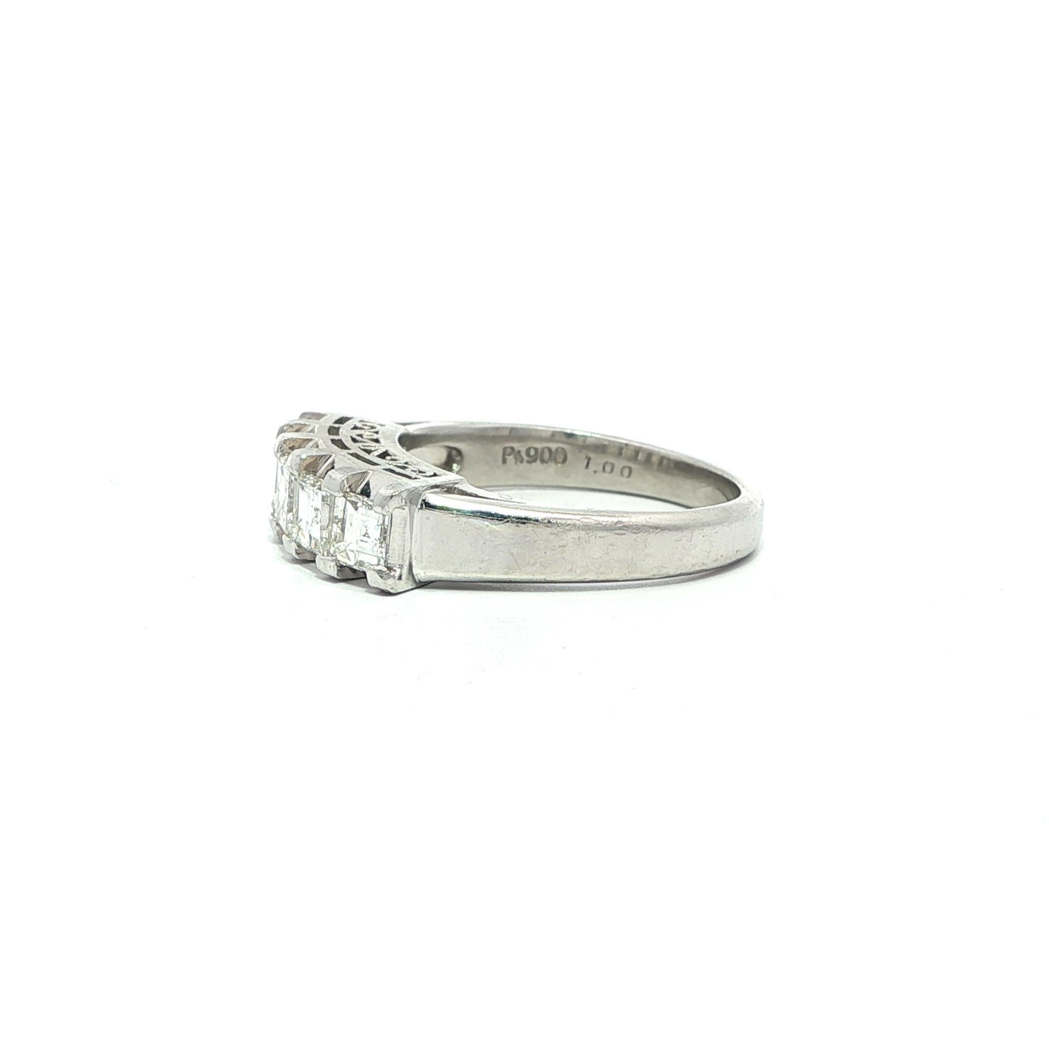 Anello vintage in platino da 1 ctw Carré Square Step Illusion Set con 5 pietre di diamante A. Stone in vendita 3