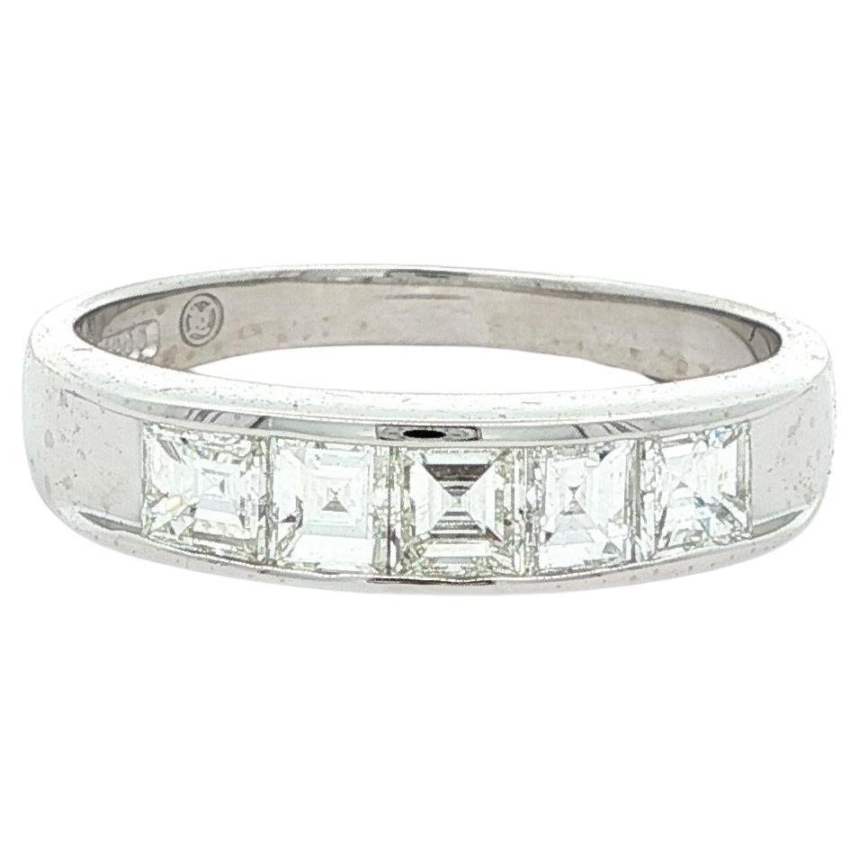 Vintage Platinum 1ctw Carré Step Cut VS Diamond Channel 5 Stone Band Ring For Sale