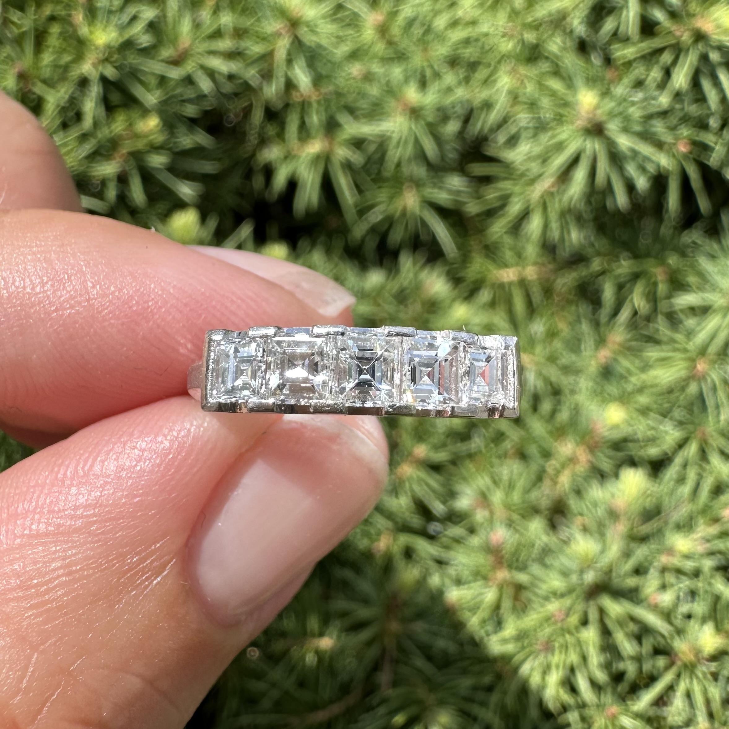 Vintage Platinum 1ctw Square Step Cut Carrs Diamond 5 Stone Band Ring Damen im Angebot