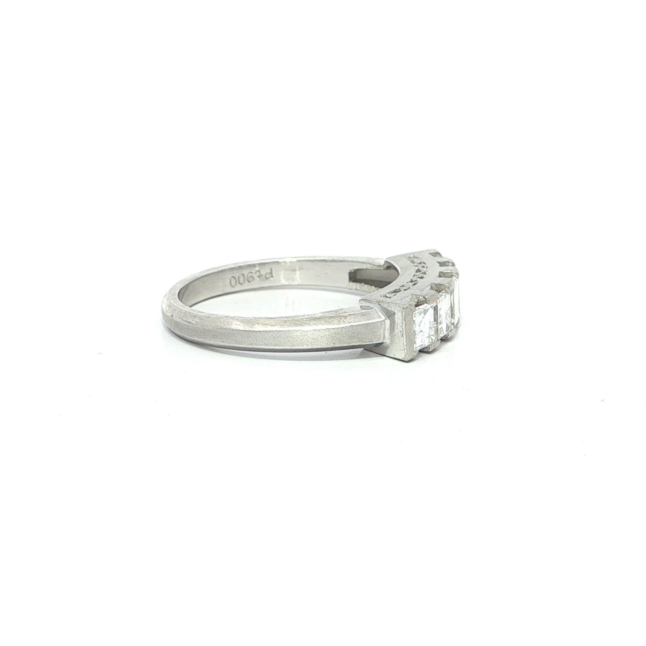 Vintage Platinum 1ctw Square Step Cut Carrs Diamond 5 Stone Band Ring im Angebot 4