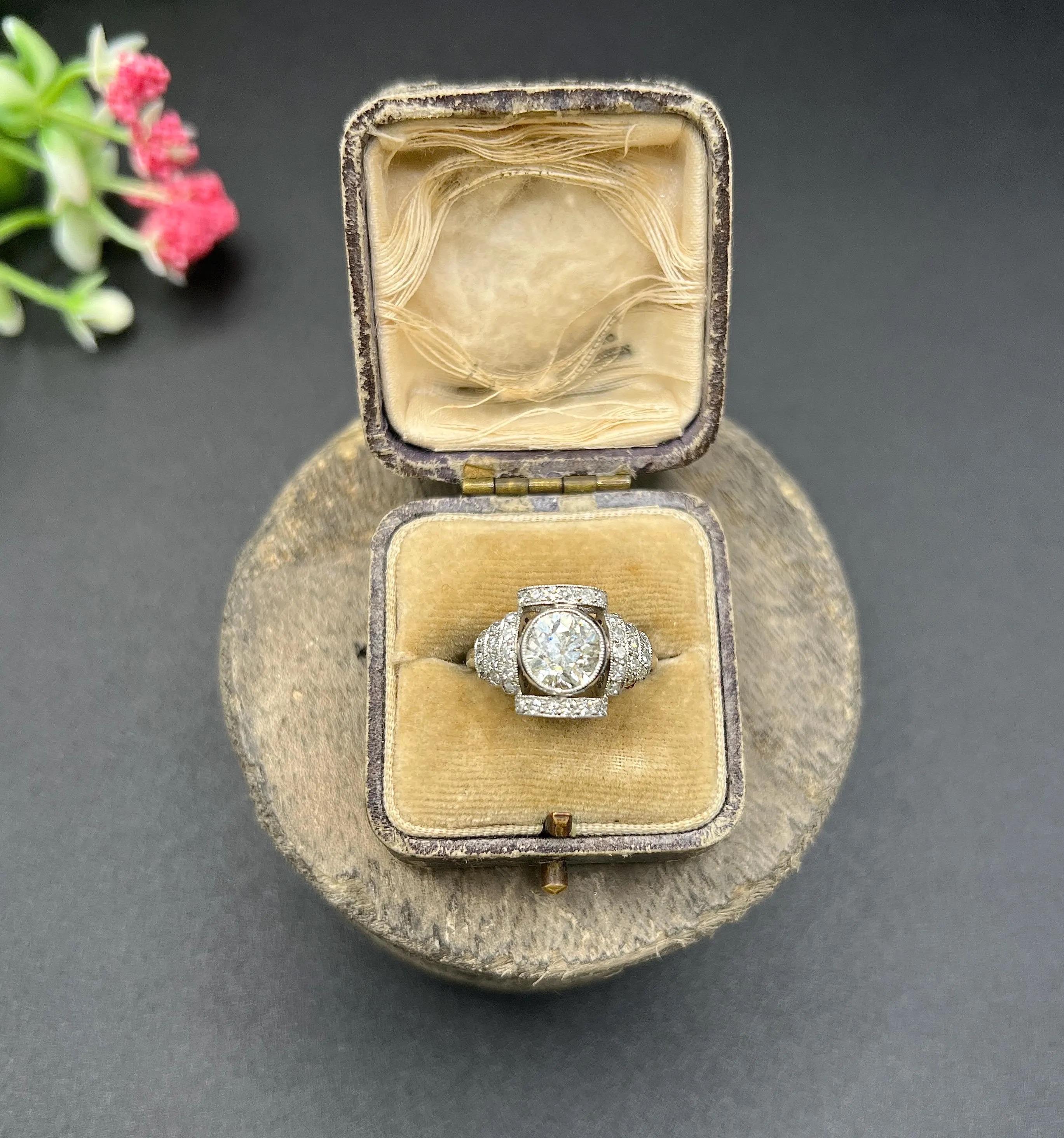 Vintage Platinum, 2 Carat Art Deco Style Diamond Engagement Ring In Good Condition For Sale In Brighton, GB
