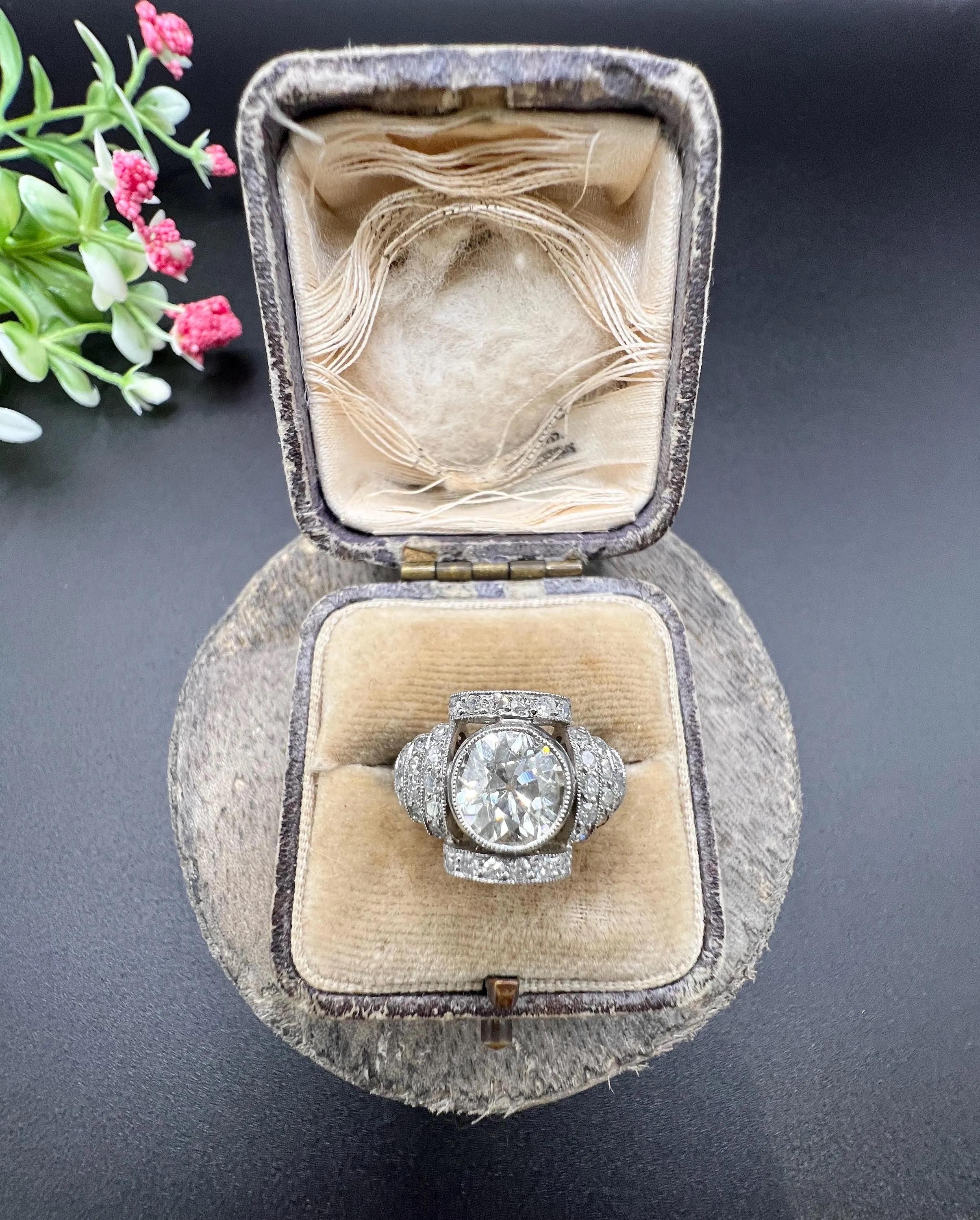 Vintage Platinum, 2 Carat Art Deco Style Diamond Engagement Ring For Sale 1