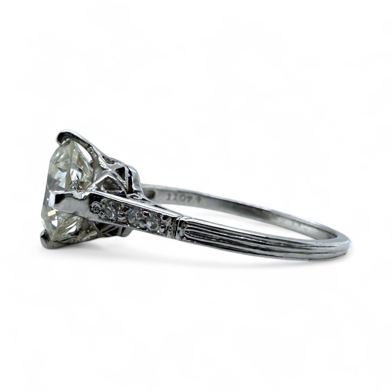 Anello di fidanzamento vintage in platino da 2 carati con diamante vecchio taglio europeo in vendita 2