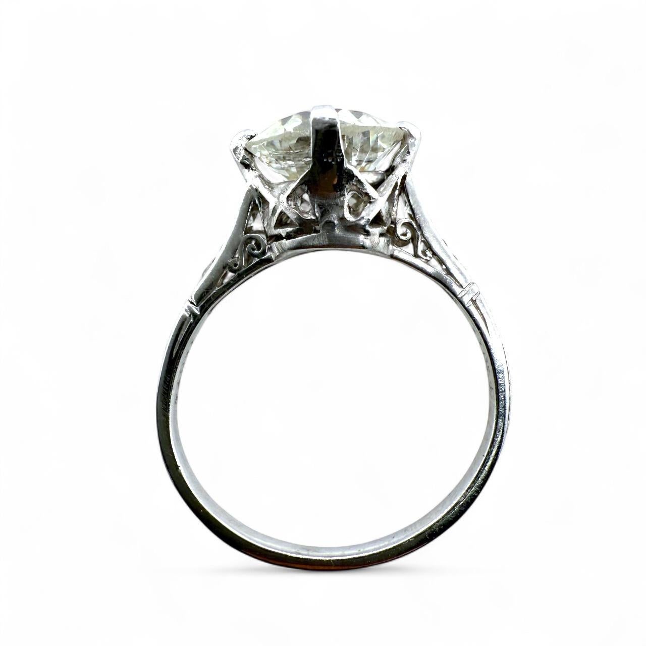 Anello di fidanzamento vintage in platino da 2 carati con diamante vecchio taglio europeo in vendita 3