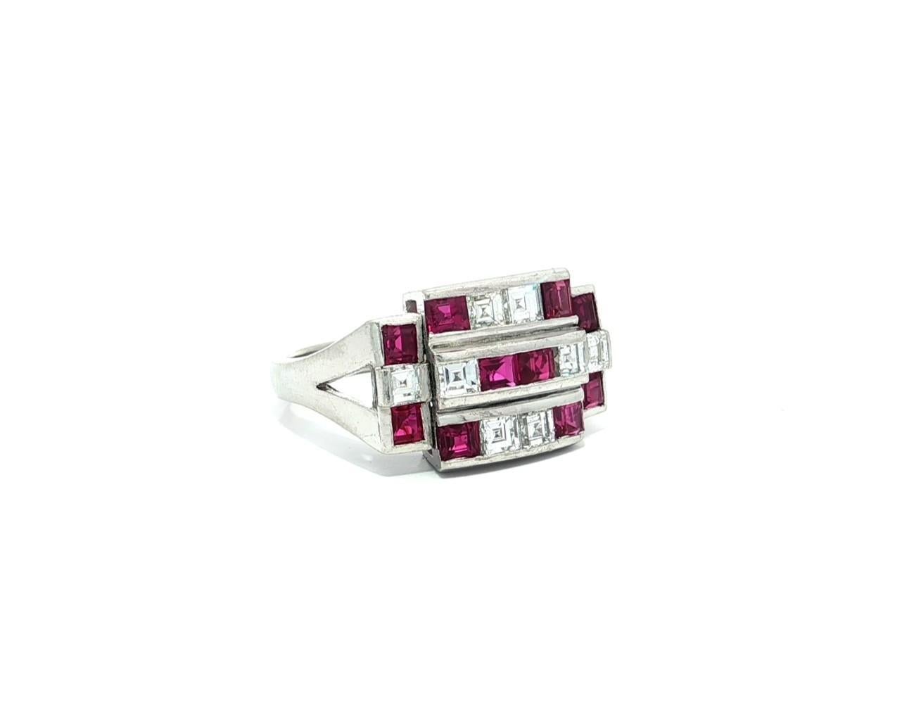 --Pierre(s) :...
(10) Rubis véritable naturel - taille carrée - serti clos - couleur rouge vif - 1,32ct (exact)
(8) Diamants naturels authentiques - taille carrée - en serti clos - beaux diamants blancs brillants - 0,79ct (exact)
Poids total en