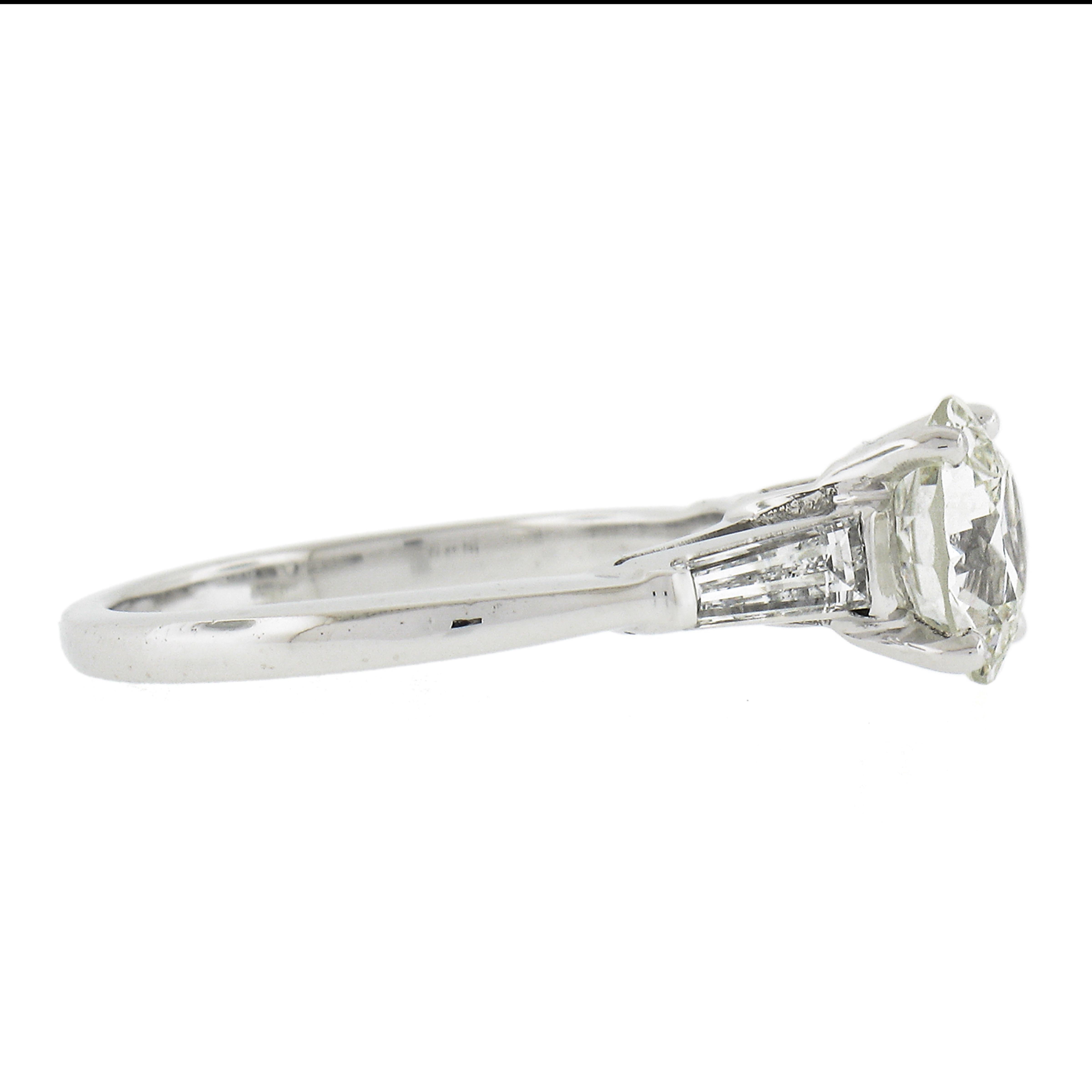 Vintage Platin 2,28 Karat GIA Old European Cut Diamant Solitär Baguette-Ring, Vintage Damen im Angebot