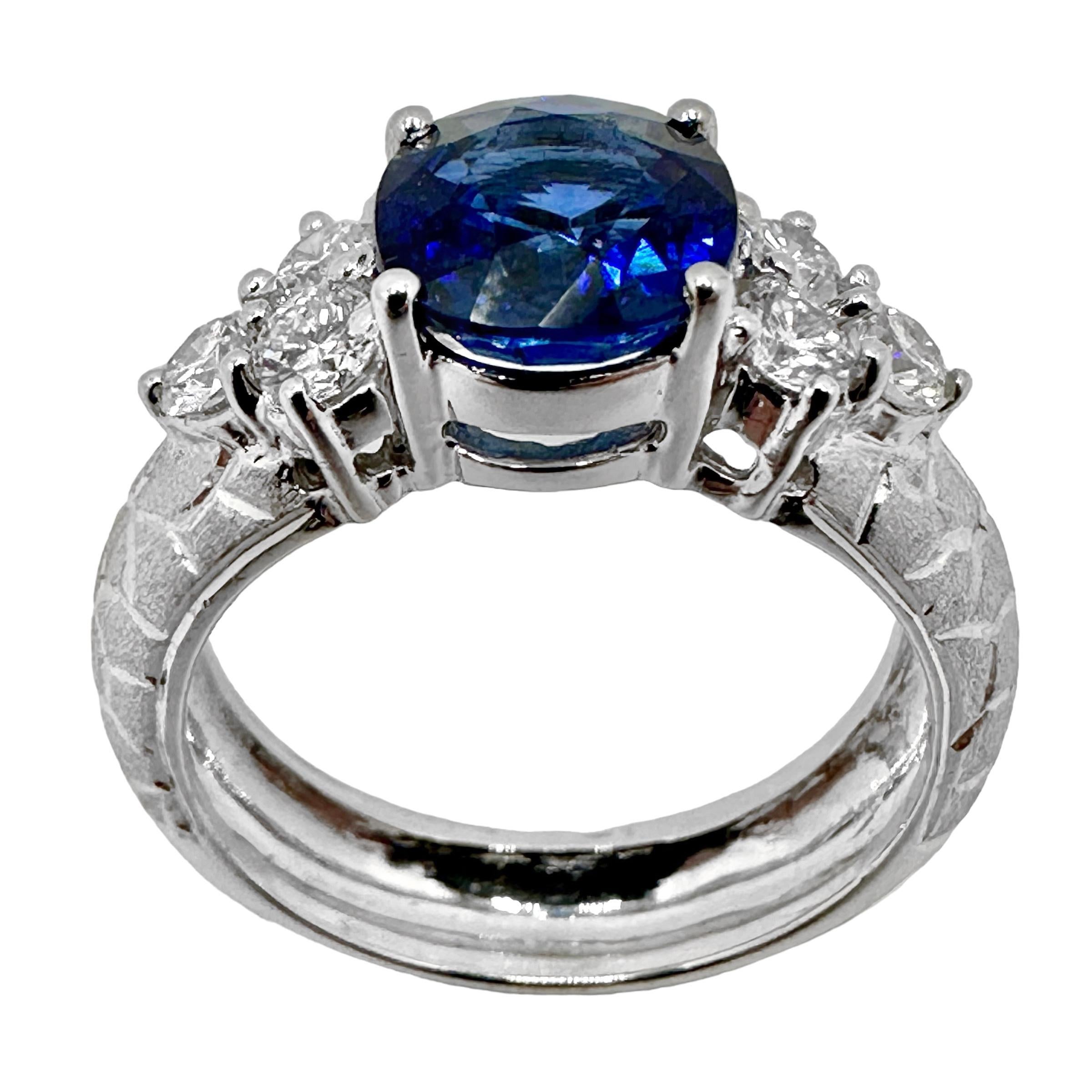 Platinring mit blauem Saphir und Diamant in ovaler Form, 2,33 Karat (Brillantschliff) im Angebot