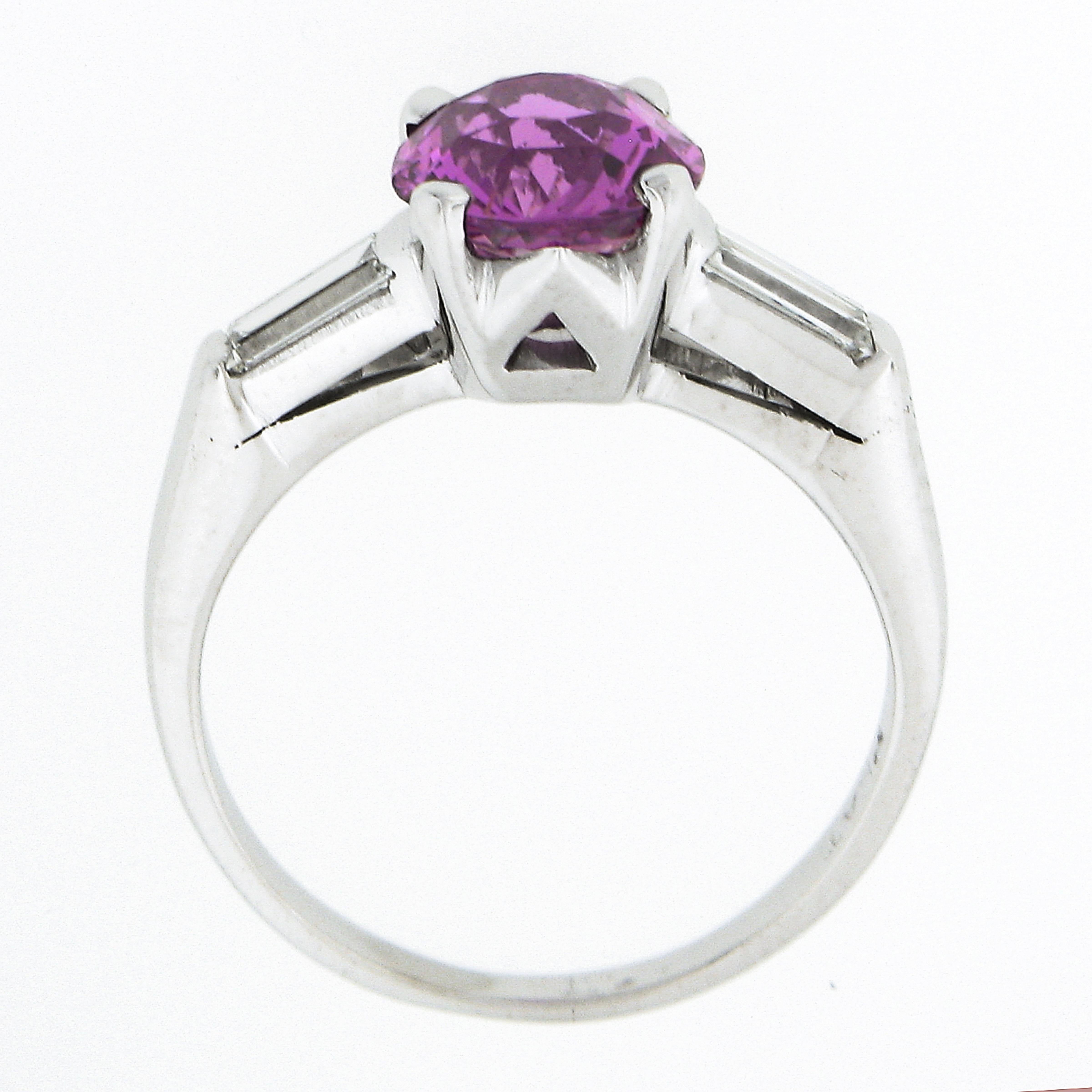 Bague vintage en platine avec saphir rose-violet rond de 2,51 carats certifié GIA sans chaleur et diamants en vente 5