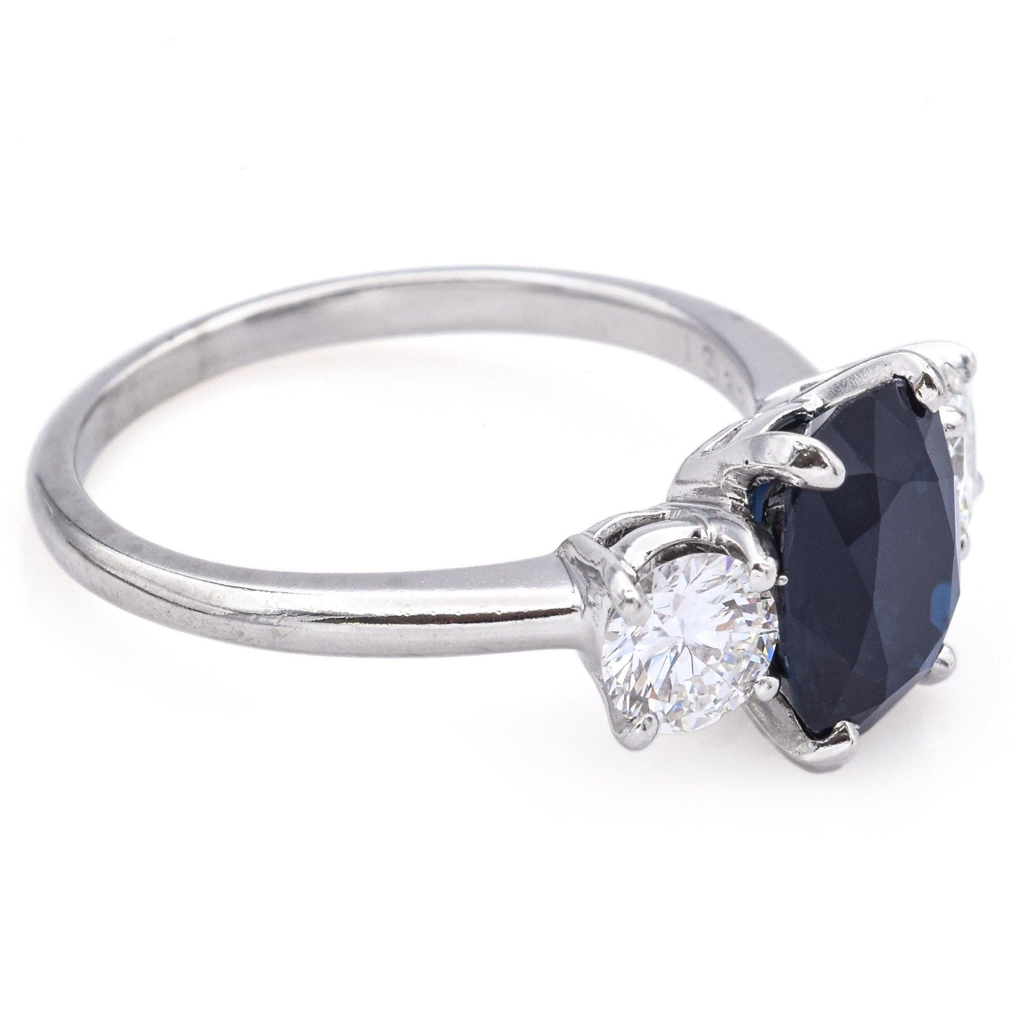 Anillo vintage de platino de tres piedras con zafiro de 2,71 ct y diamantes de 0,96 qt en venta 2