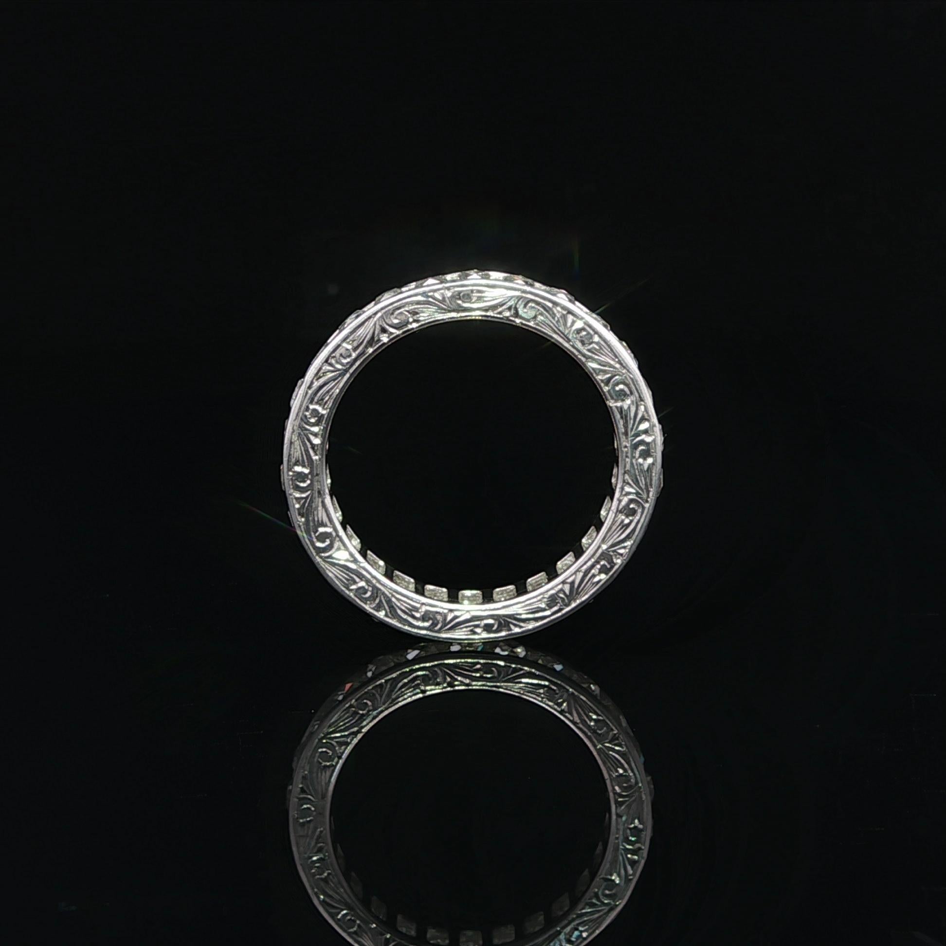 Donna Anello a fascia per l'eternità in platino vintage con diamante taglio francese da 2,75 carati inciso a mano in vendita