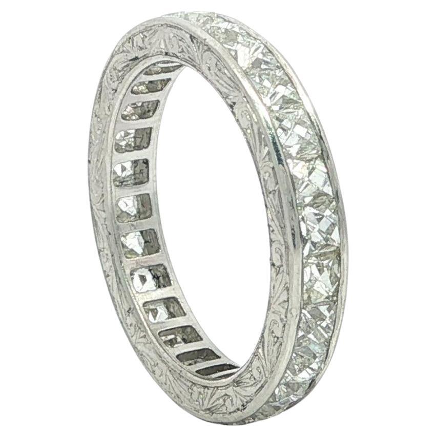 Vintage Platinum 2.75ctw French Cut Diamond Hand Engraved Eternity Band Ring (bague d
éternité en platine)
