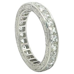 Vintage Platinum 2.75ctw French Cut Diamond Hand Engraved Eternity Band Ring (bague d
éternité en platine)