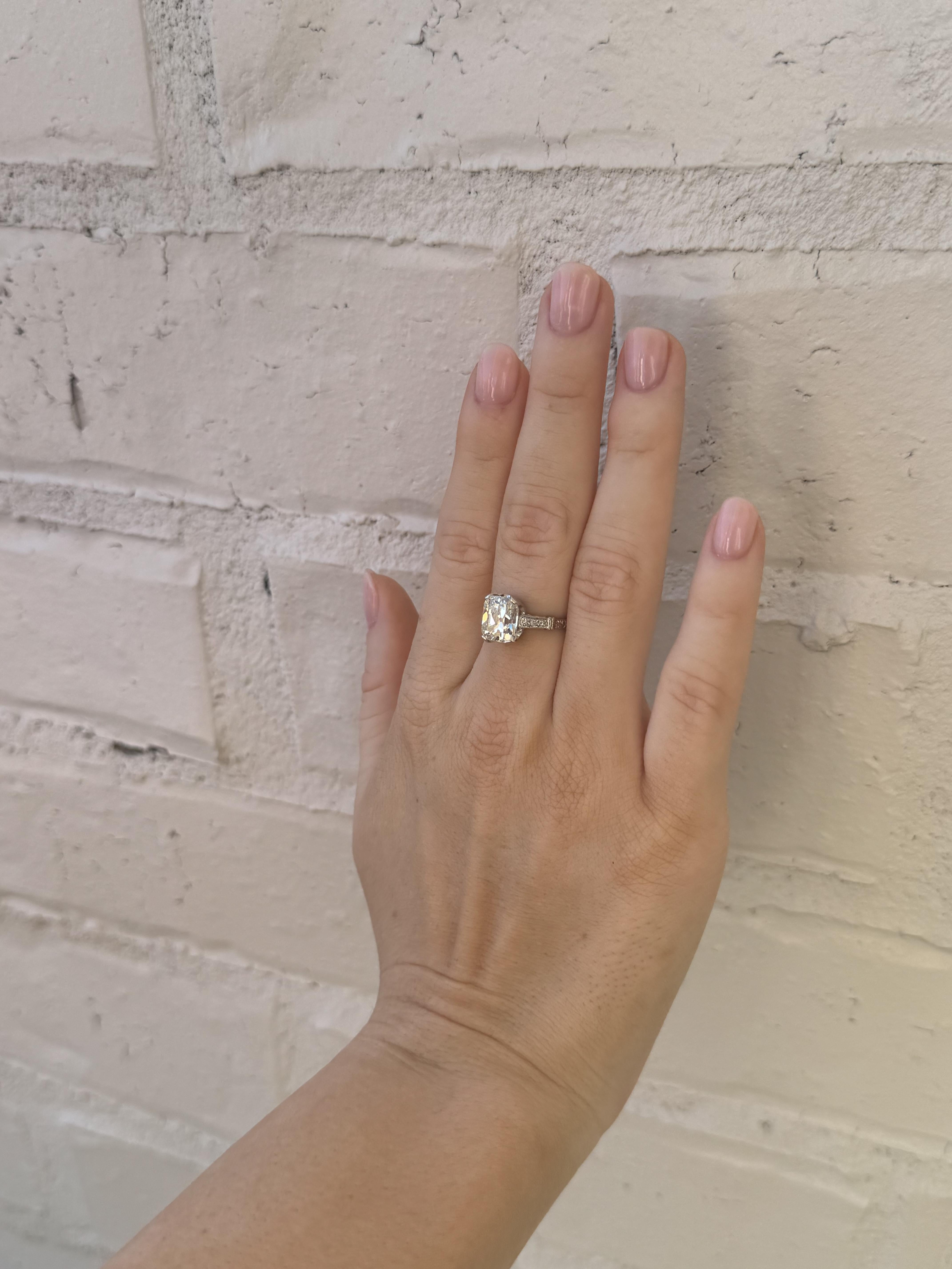 Vintage Platinum 3.02 Carat Old Mine Cut Diamond Engagement Ring GIA In Excellent Condition In Montgomery, AL