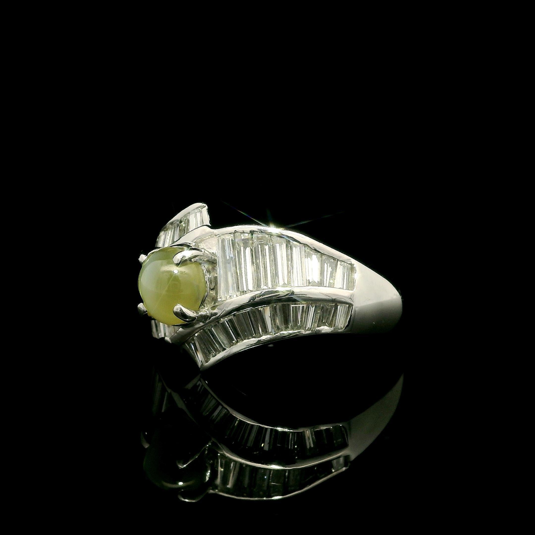 Anello vintage in platino con crisoberillo a occhio di gatto e diamanti baguette da 3,02 ct. in vendita 5