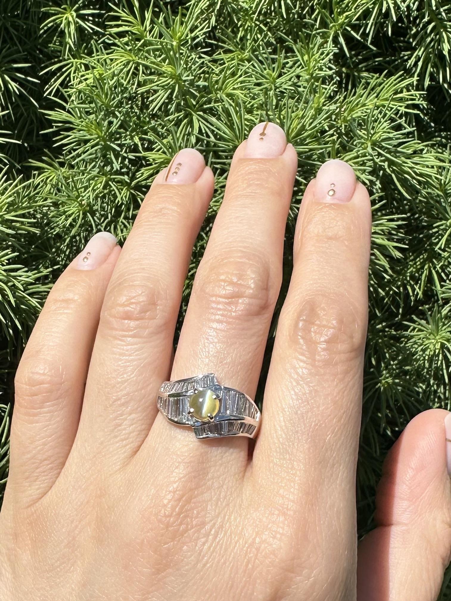 Anello vintage in platino con crisoberillo a occhio di gatto e diamanti baguette da 3,02 ct. in vendita 7