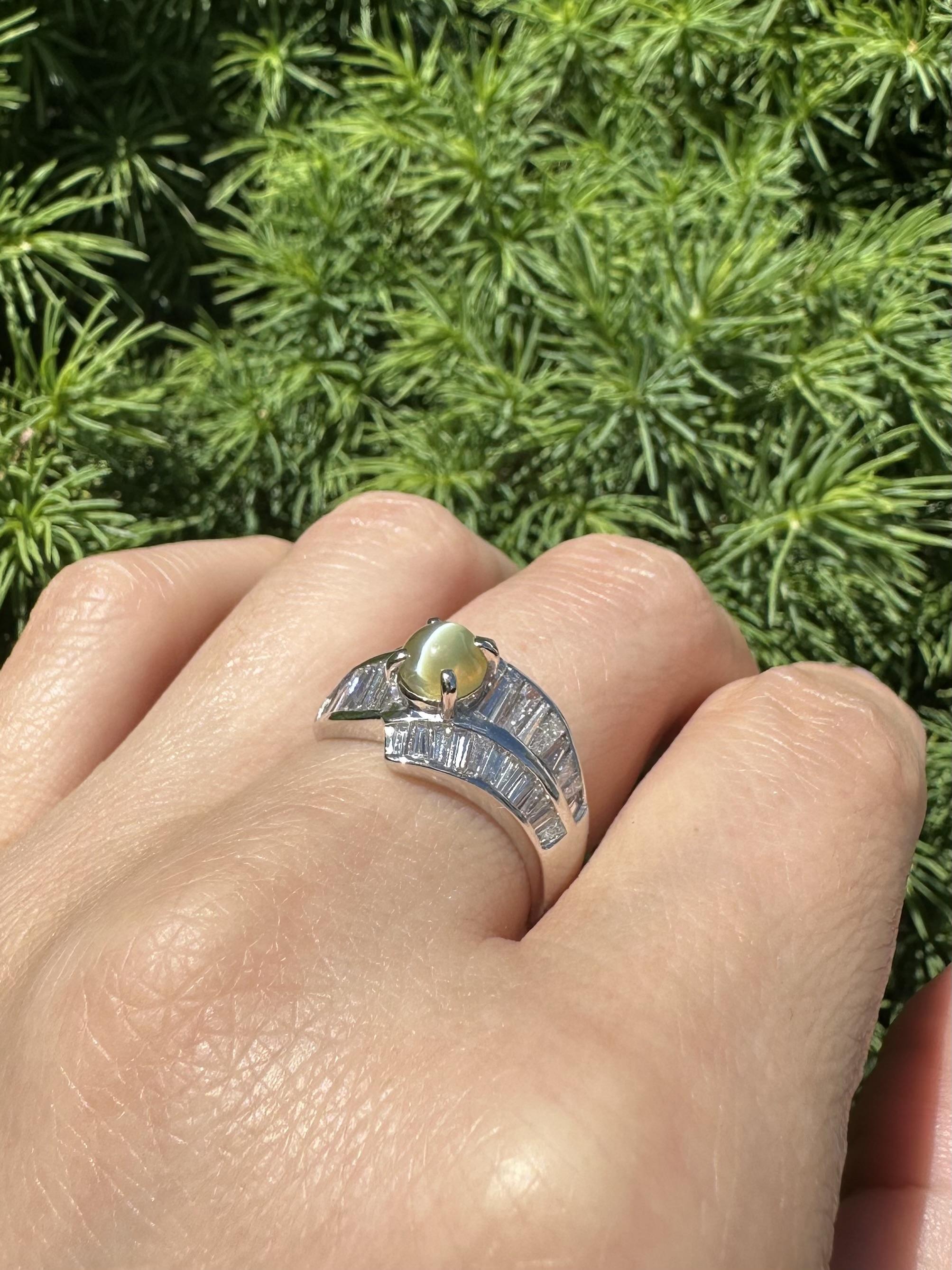 Anello vintage in platino con crisoberillo a occhio di gatto e diamanti baguette da 3,02 ct. in vendita 8