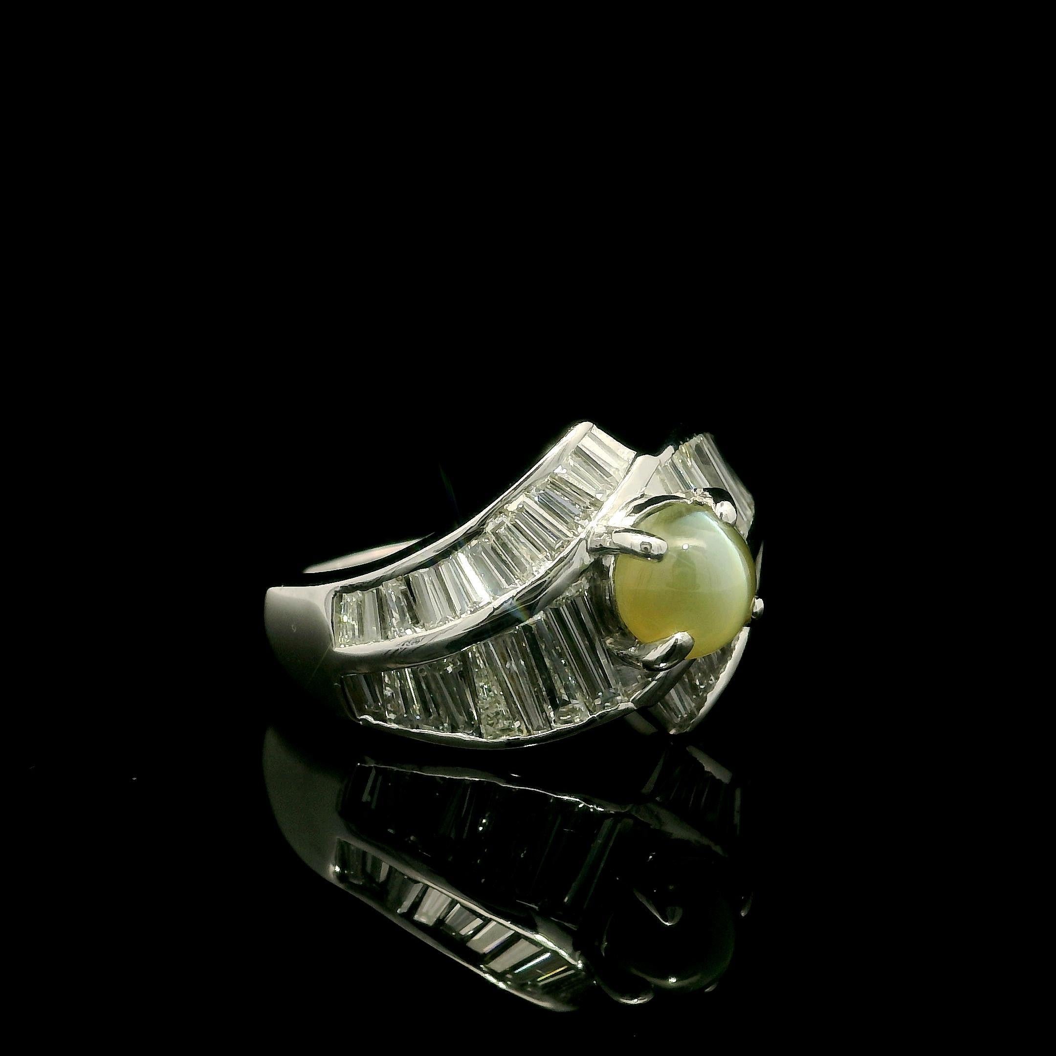 Anello vintage in platino con crisoberillo a occhio di gatto e diamanti baguette da 3,02 ct. in vendita 9