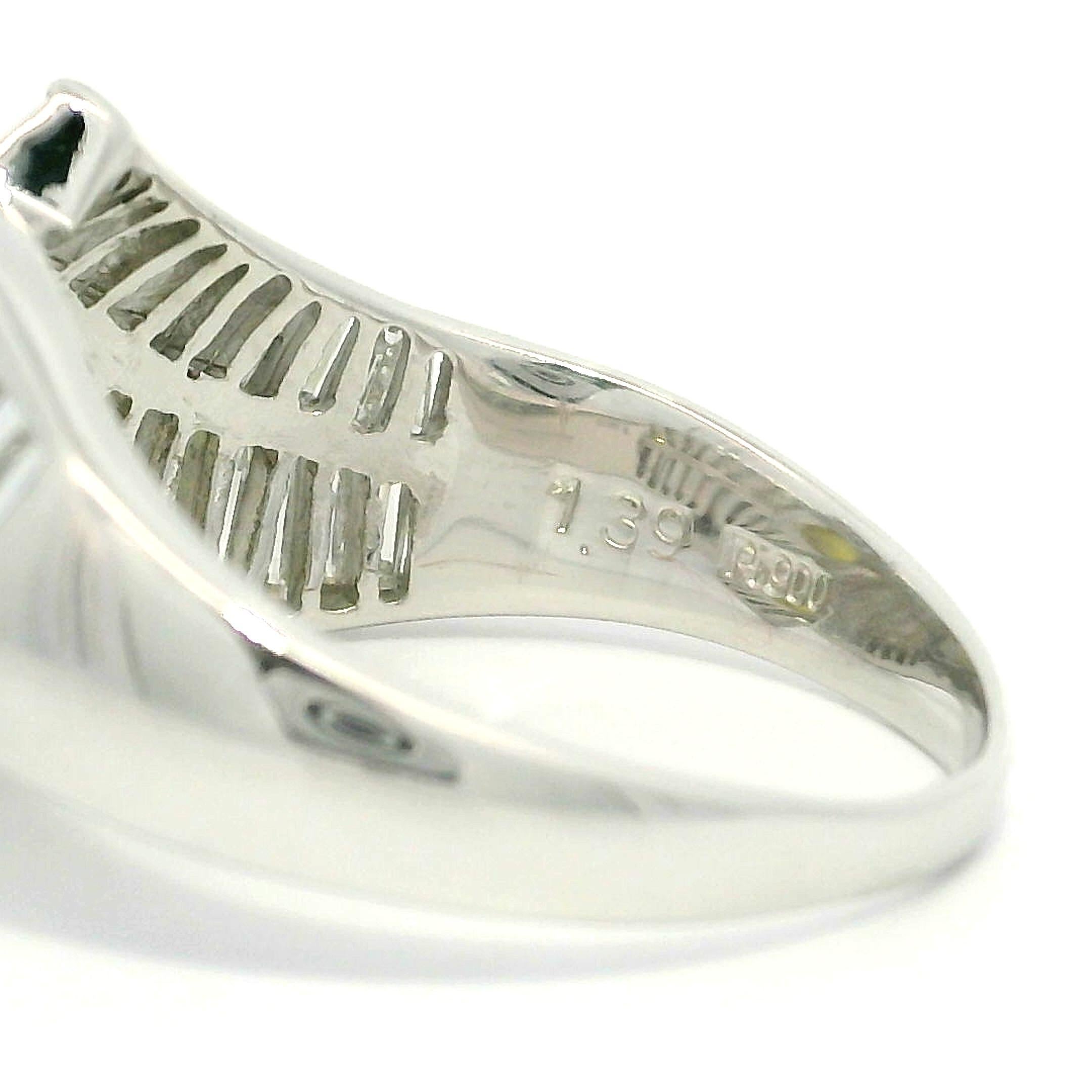 Donna Anello vintage in platino con crisoberillo a occhio di gatto e diamanti baguette da 3,02 ct. in vendita