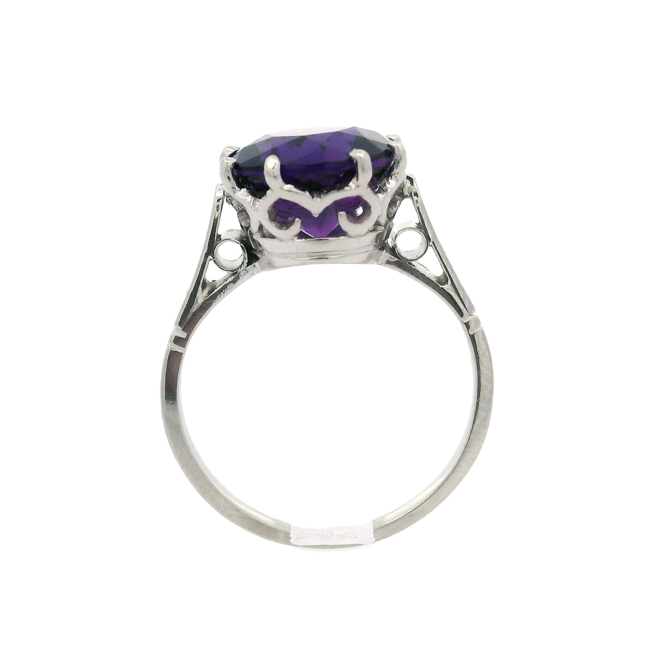 -Stein(e)-
(1) Natürlicher echter Amethyst - Runder Brillantschliff - Multi Prong Set - Tiefes königliches Violett - GROSSE FARBE IN PERSON! - 10mm - 3.25ct (genau)

MATERIAL: Massives Platin
Gewicht: 4,41 Gramm
Ringgröße: 7.0 (passt auf den Finger,