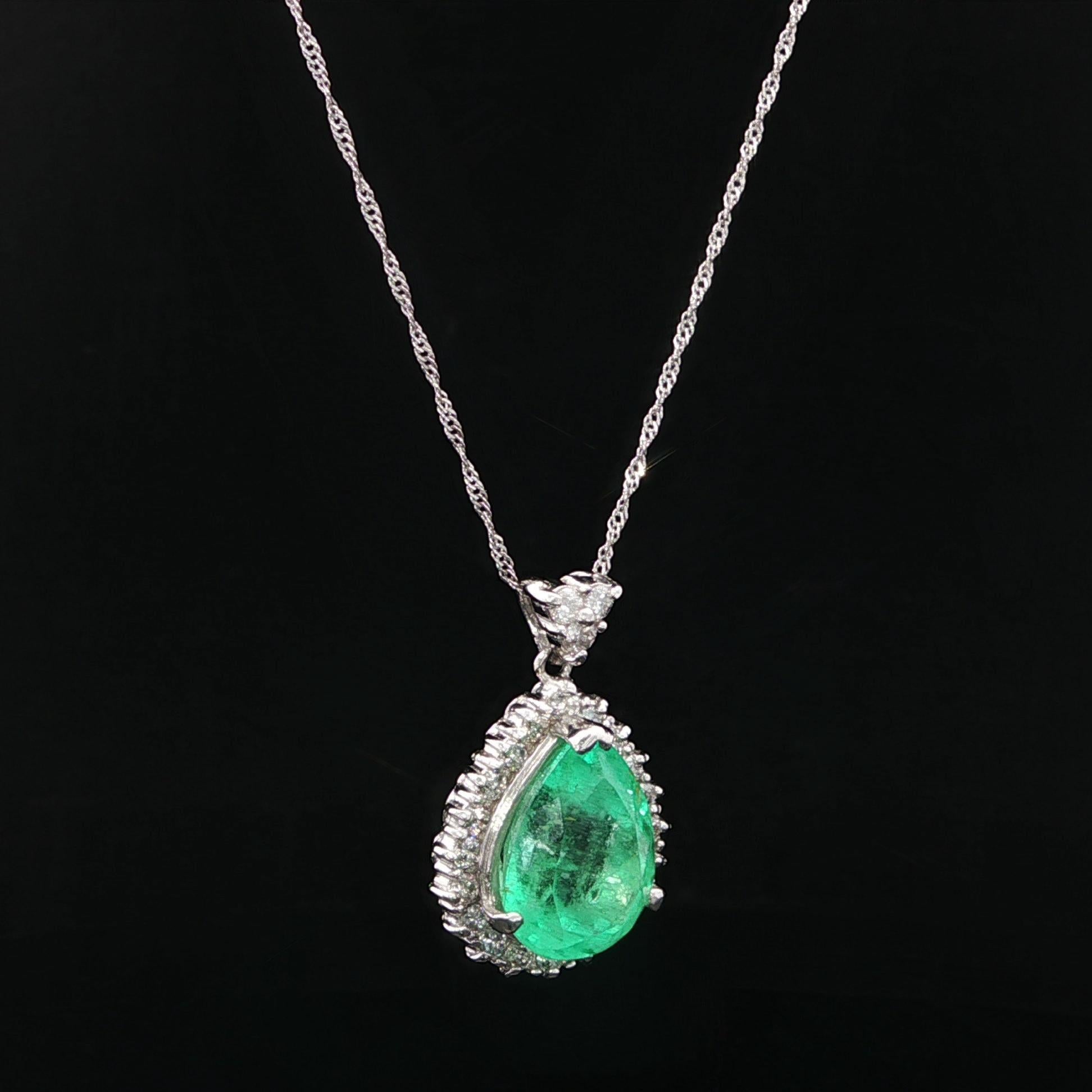 Collar Colgante Vintage Platino 3.36ct GIA Esmeralda Colombiana Pera c/ Diamantes Corte pera en venta