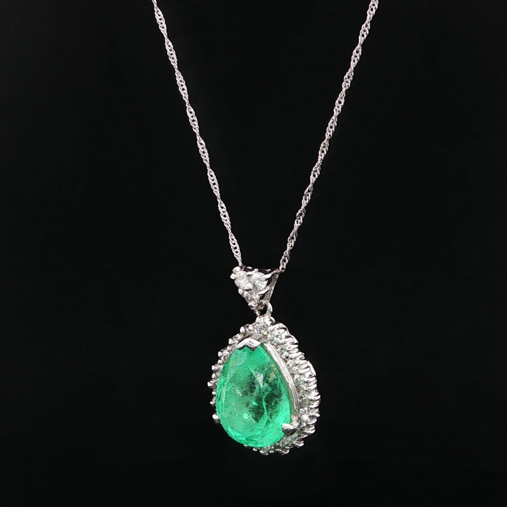 Collar Colgante Vintage Platino 3.36ct GIA Esmeralda Colombiana Pera c/ Diamantes en Excelente estado para la venta en Montclair, NJ