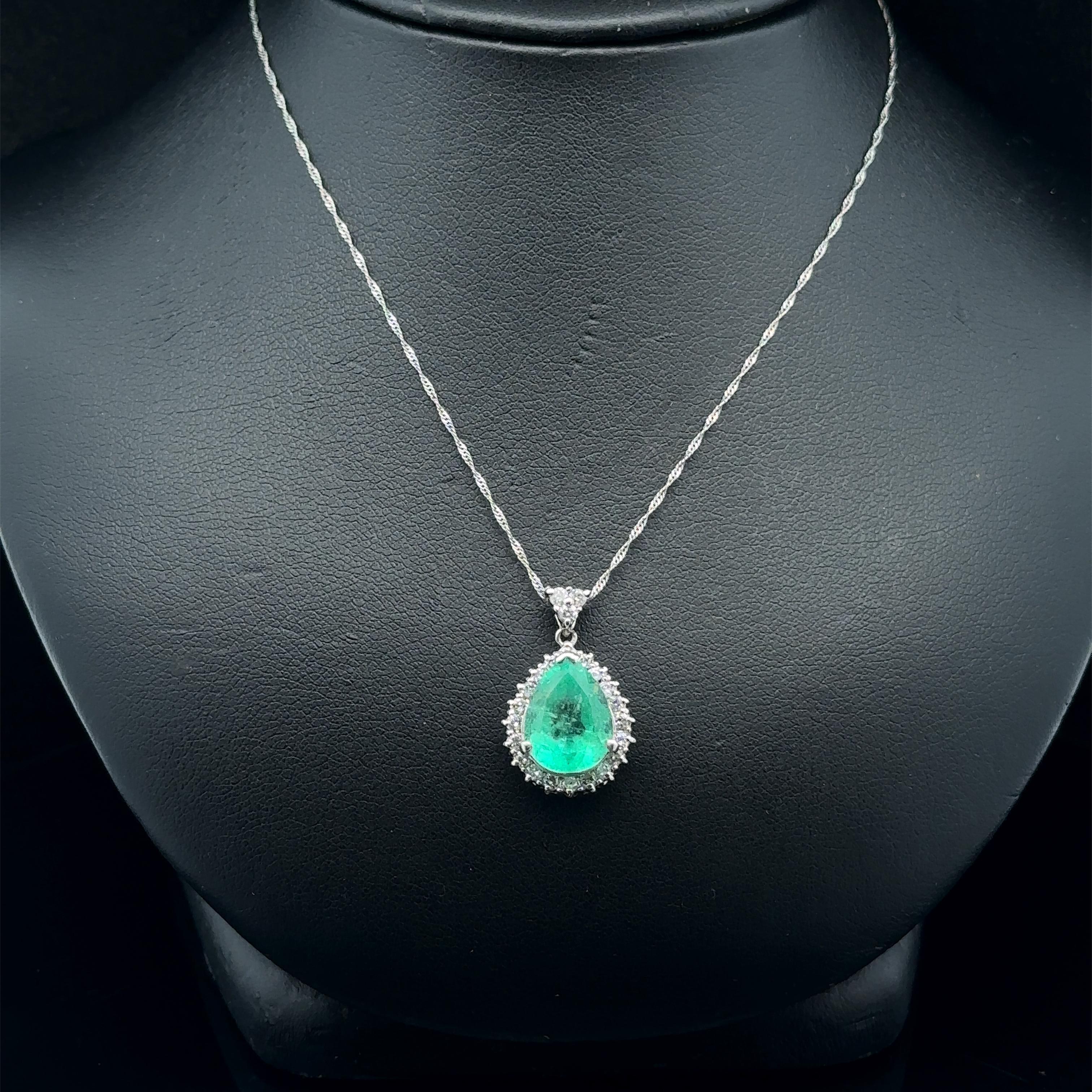 Collar Colgante Vintage Platino 3.36ct GIA Esmeralda Colombiana Pera c/ Diamantes en venta 2