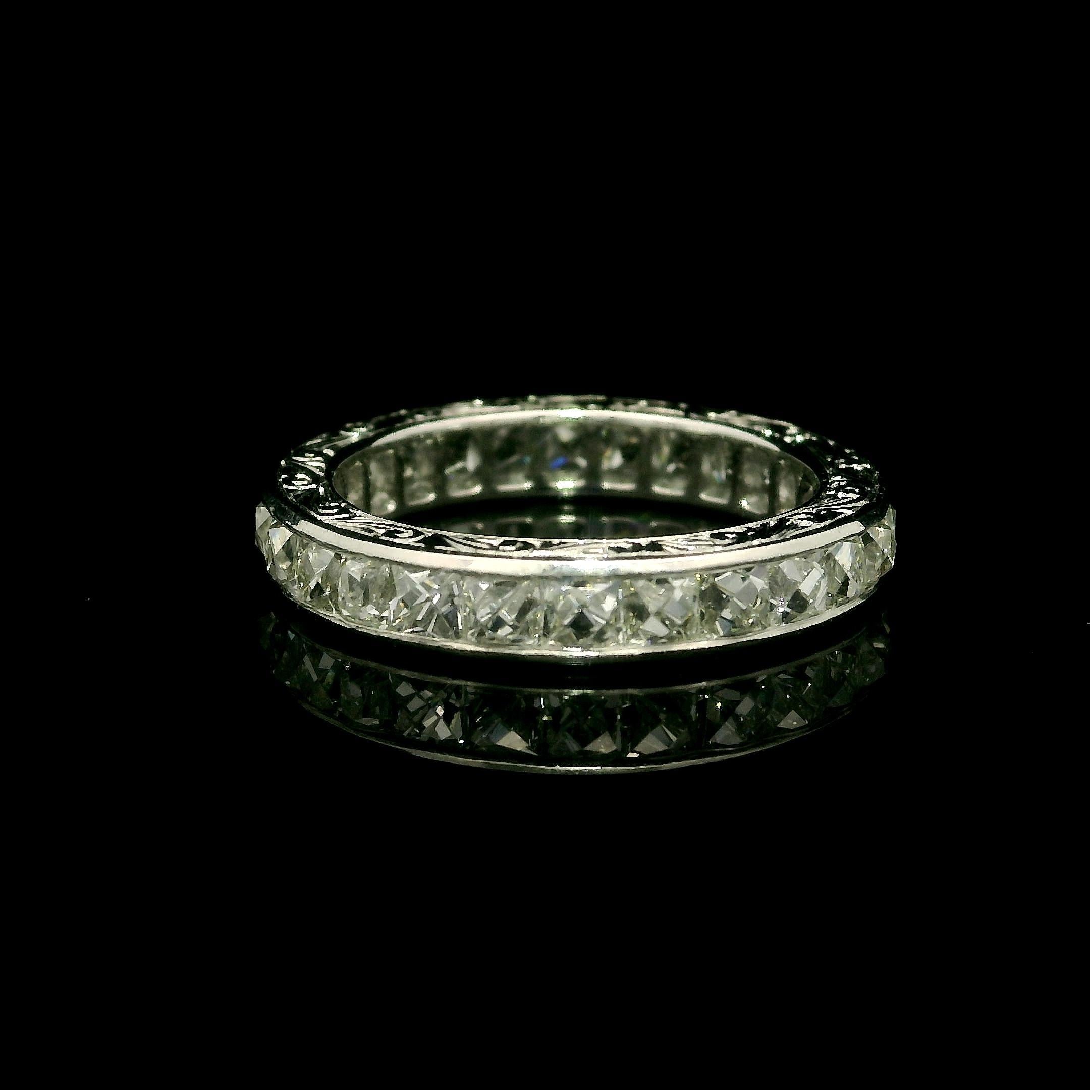 Vintage By in platino con diamante taglio francese da 3,45 ct. inciso su canale e fascia di eternità In condizioni ottime in vendita a Montclair, NJ