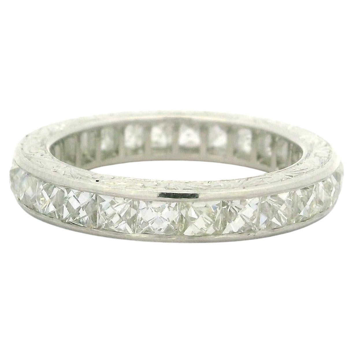 Vintage By in platino con diamante taglio francese da 3,45 ct. inciso su canale e fascia di eternità in vendita