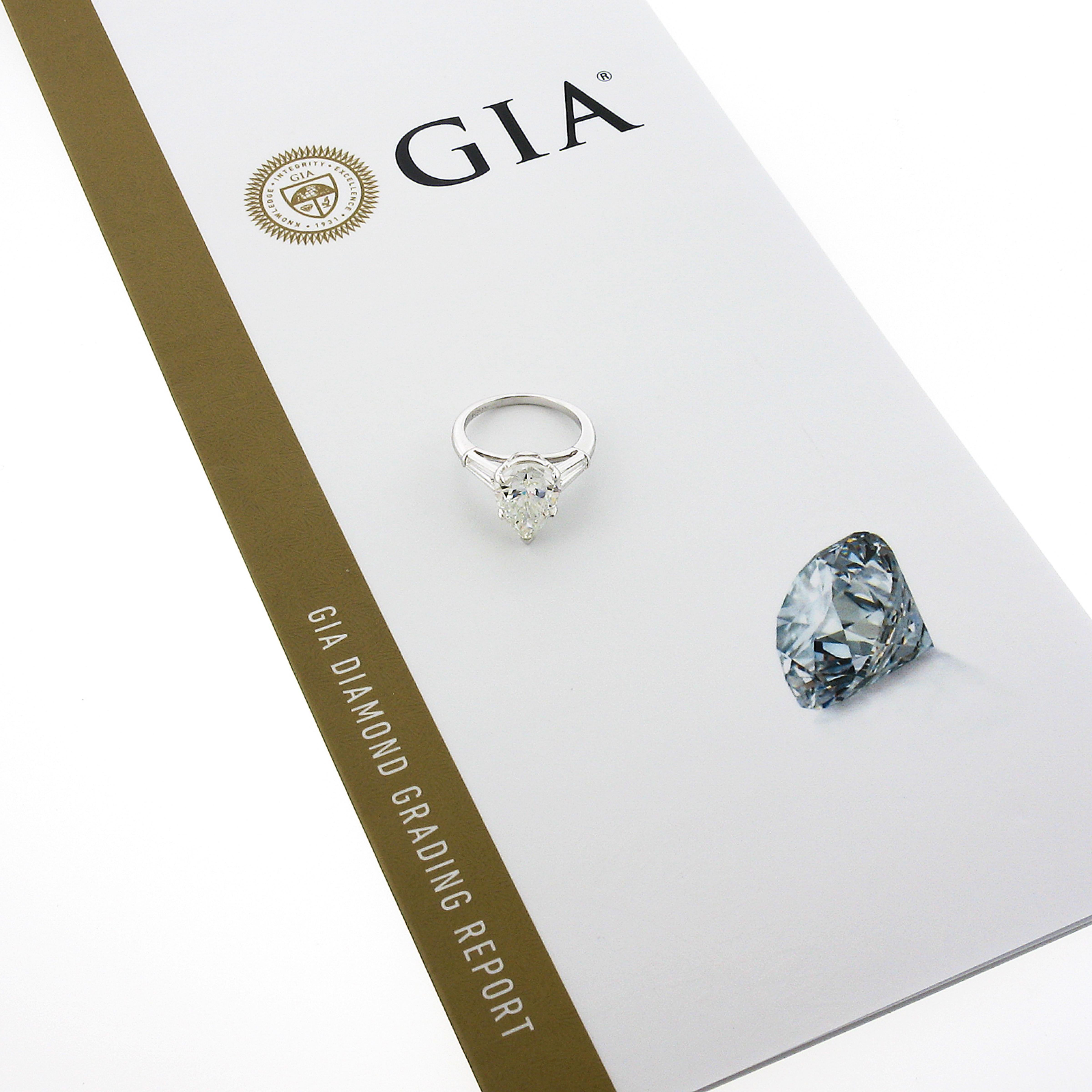 Bague de fiançailles vintage en platine, 3,02ctw GIA, diamant brillant poire et diamant baguette en vente 4