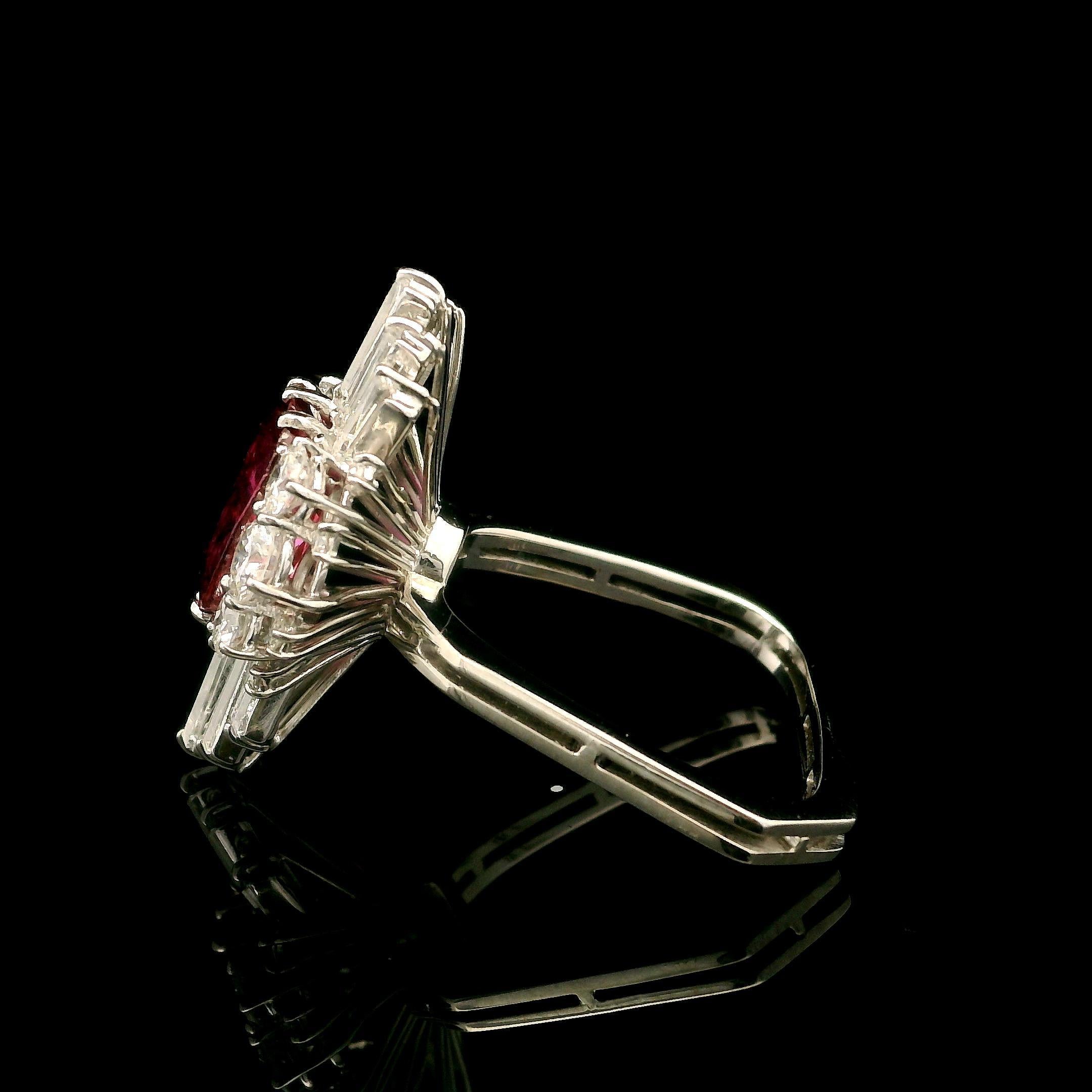 De las mujeres Anillo de cóctel largo tipo bailarina vintage de platino con 3,80 ctw de rubíes y diamantes GIA