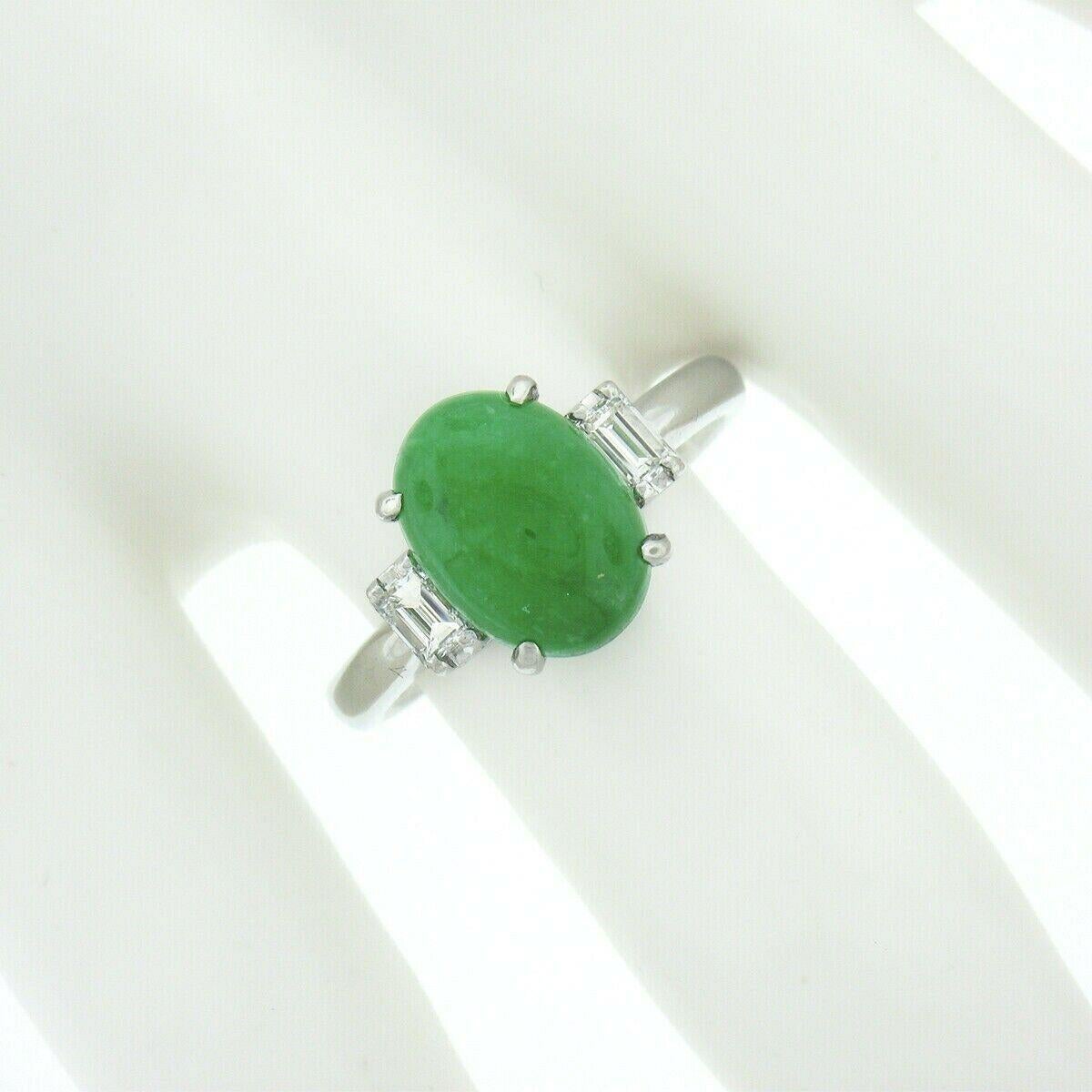 Bague vintage à 3 pierres en platine avec jade vert pomme ovale et diamants baguettes de 3,82 carats certifiés GIA Pour femmes en vente