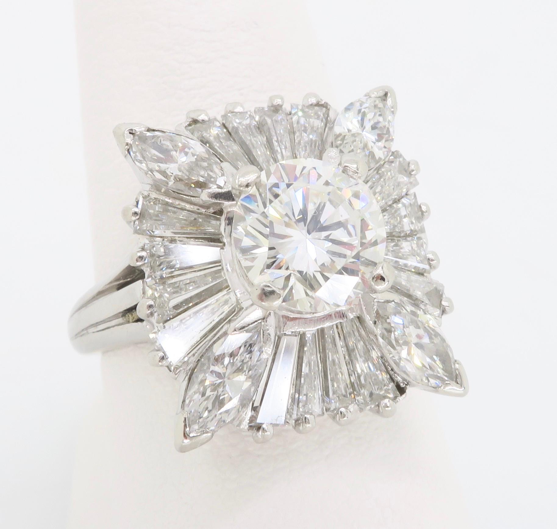 Atemberaubende Vintage 4.02CTW Ballerina Stil Ring in Platin gefertigt. 

Zentrum Diamant Karat Gewicht: Ungefähr 1::32 CT
Mittlerer Diamantschliff: Runder Brillant 
Zentrum Diamant Farbe: G-H
Zentrum Diamant Klarheit:  VS2
Gesamtkaratgewicht des