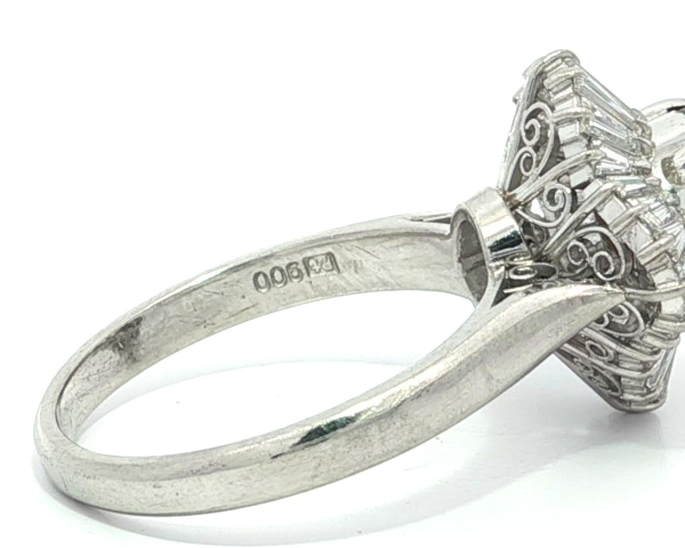 Anillo Bailarina Ondulado Cabujón Ojo de Gato con Blanco de Diamante de Platino Vintage de 4,53 ct en venta 8