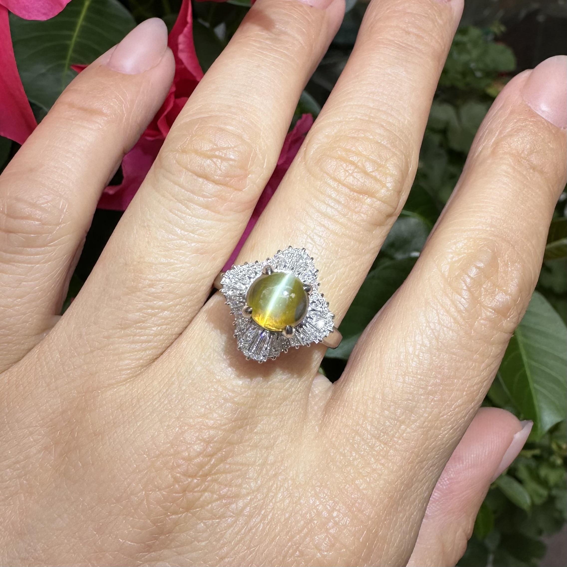 Anillo Bailarina Ondulado Cabujón Ojo de Gato con Blanco de Diamante de Platino Vintage de 4,53 ct en venta 9