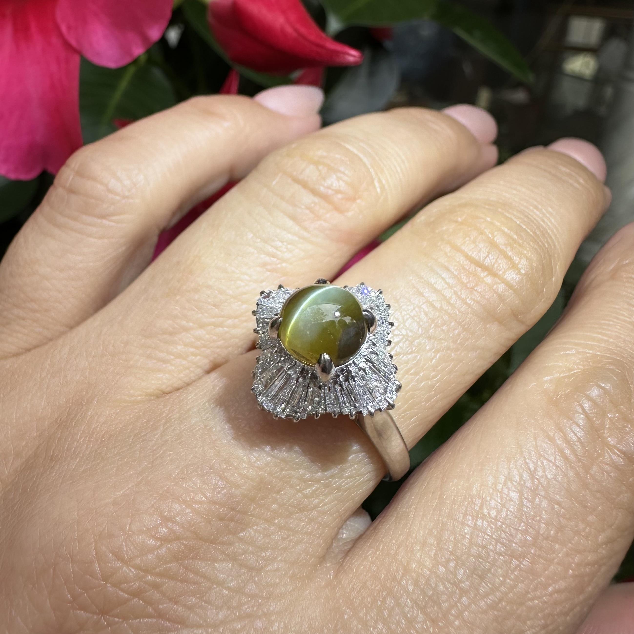 Anillo Bailarina Ondulado Cabujón Ojo de Gato con Blanco de Diamante de Platino Vintage de 4,53 ct en venta 10