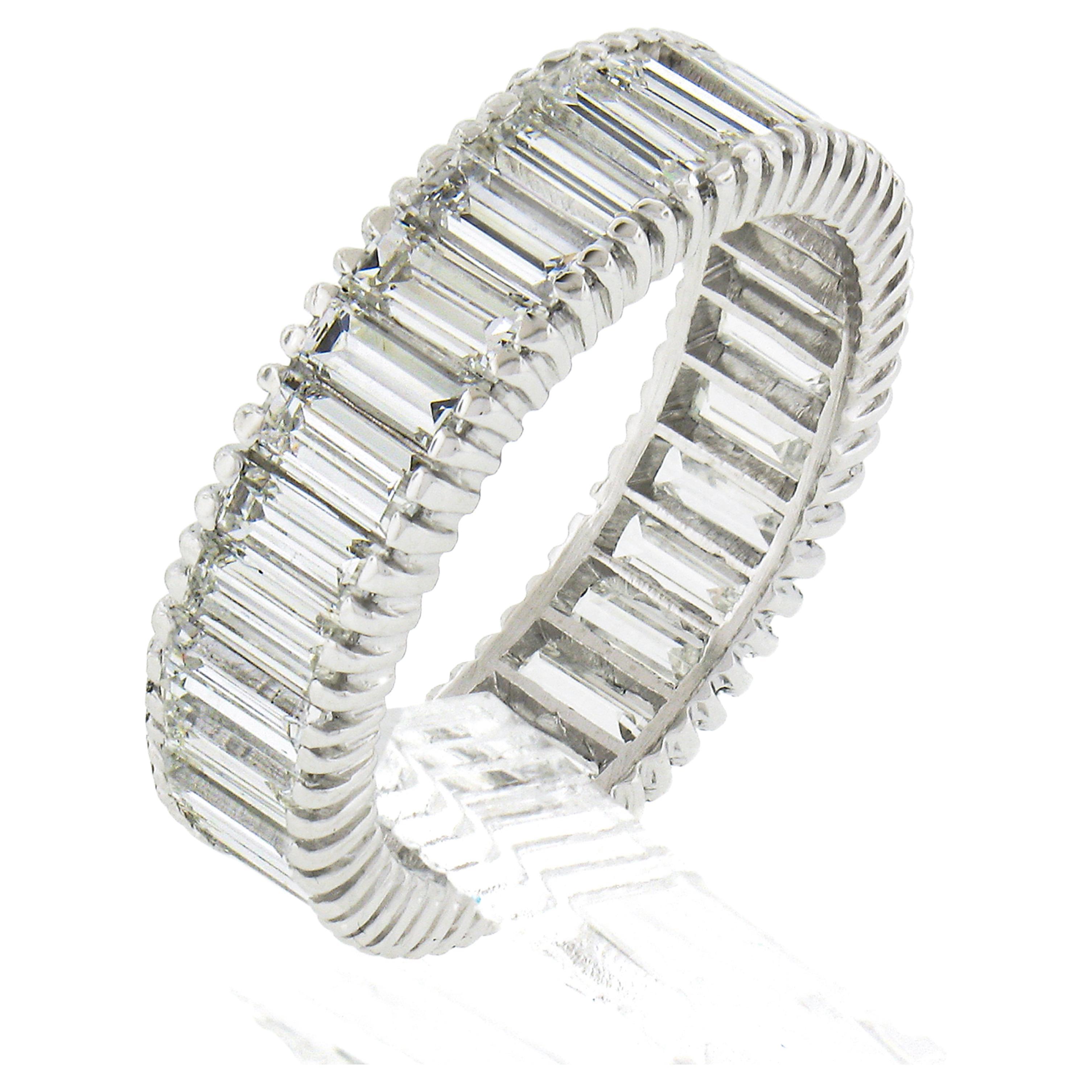 Eternity-Ring aus Platin mit 4,60 Karat geradem Baguette-Diamant in Zackenfassung