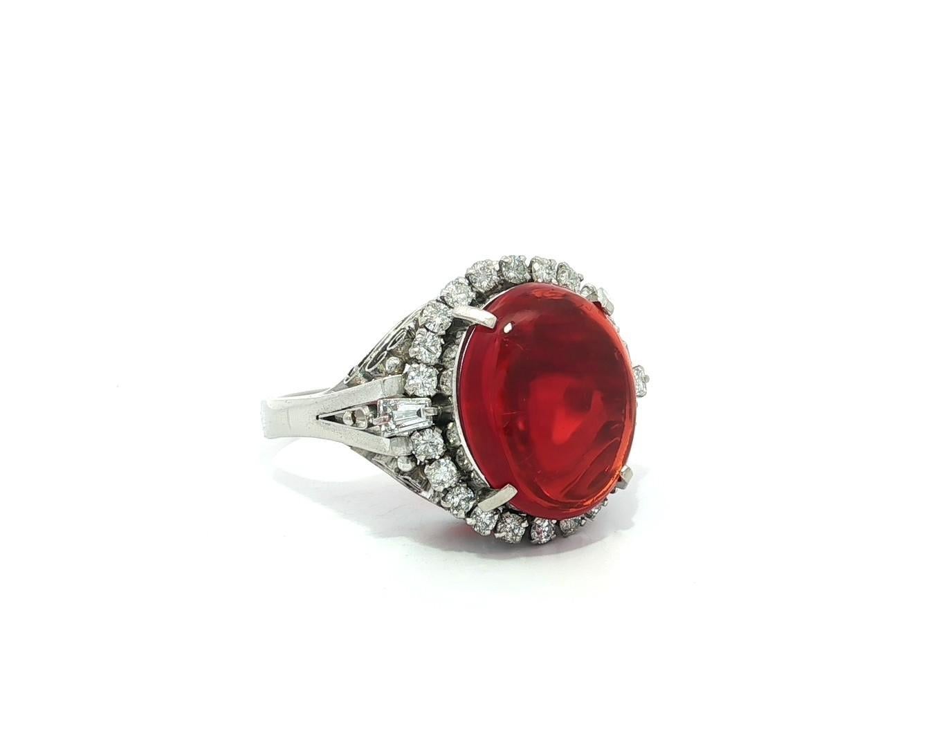 Anello vintage in platino da 4,85 carati con opale di fuoco arancione intenso e diamanti a raggiera in vendita 3
