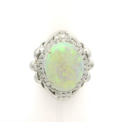 Grande bague cocktail vintage en platine avec opale ovale de 4,88 carats et halo de diamants