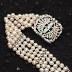 Bracciale di platino d'epoca con 5 carati di diamanti e più fili di perle