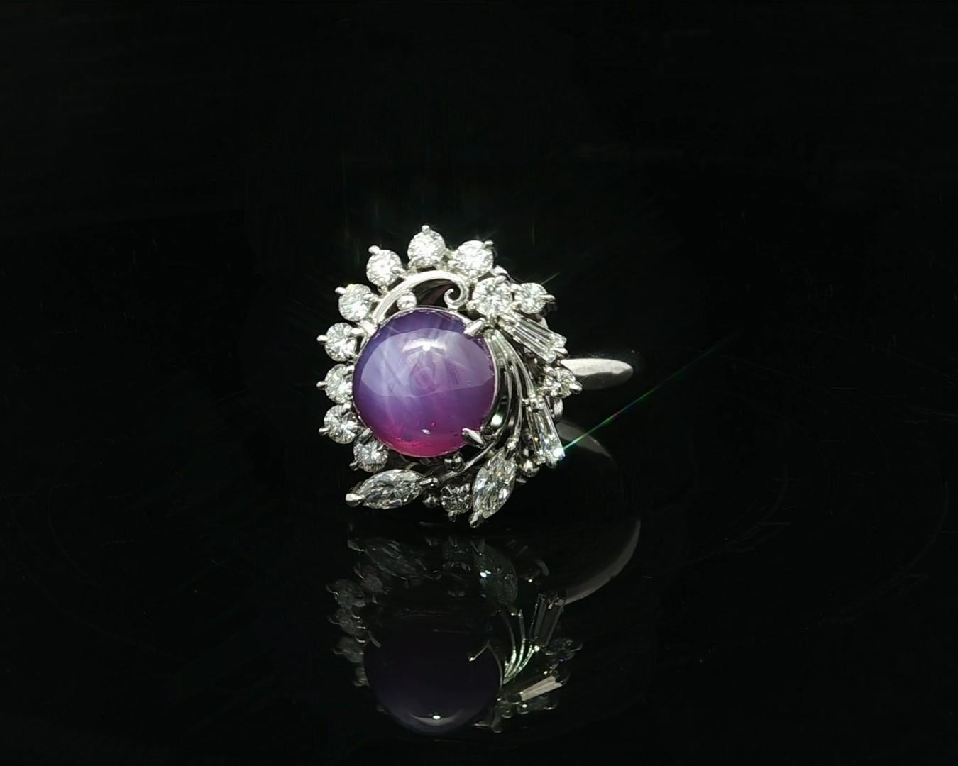 Anello vintage in platino con rubino rotondo cabochon e diamanti da 5,07 ct. in vendita 6