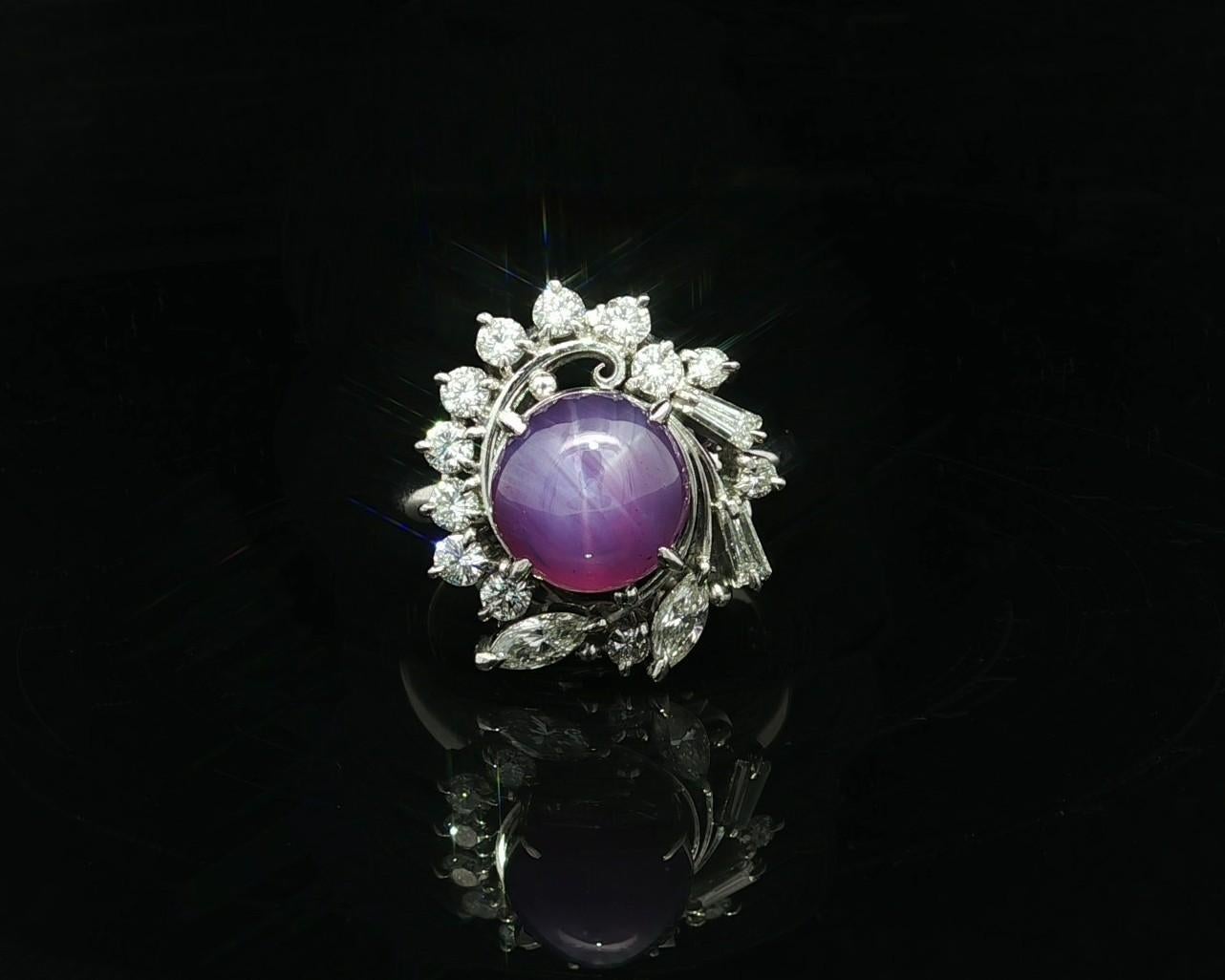 Anello vintage in platino con rubino rotondo cabochon e diamanti da 5,07 ct. in vendita 7