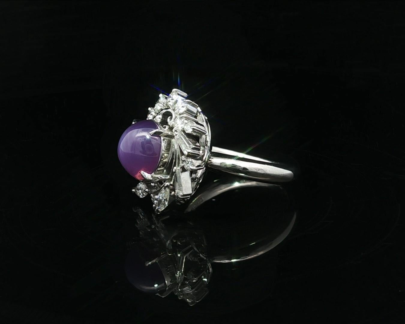 Anello vintage in platino con rubino rotondo cabochon e diamanti da 5,07 ct. in vendita 8