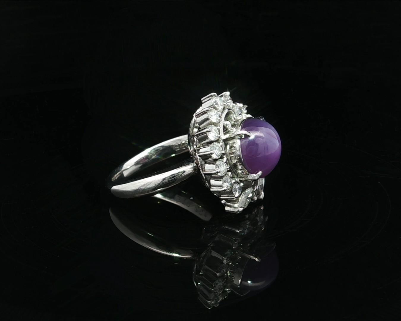 Anello vintage in platino con rubino rotondo cabochon e diamanti da 5,07 ct. in vendita 9