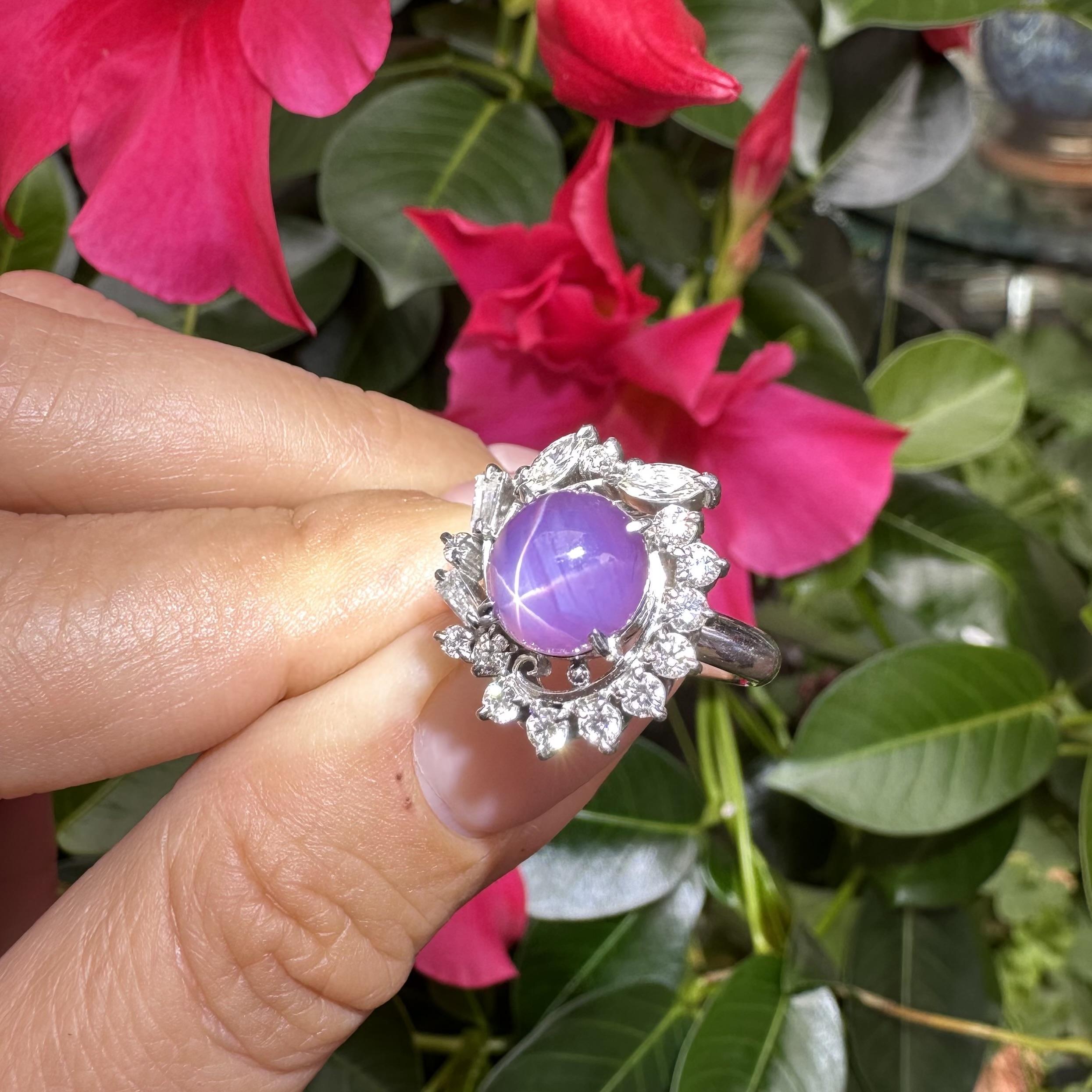 Anello vintage in platino con rubino rotondo cabochon e diamanti da 5,07 ct. in vendita 11