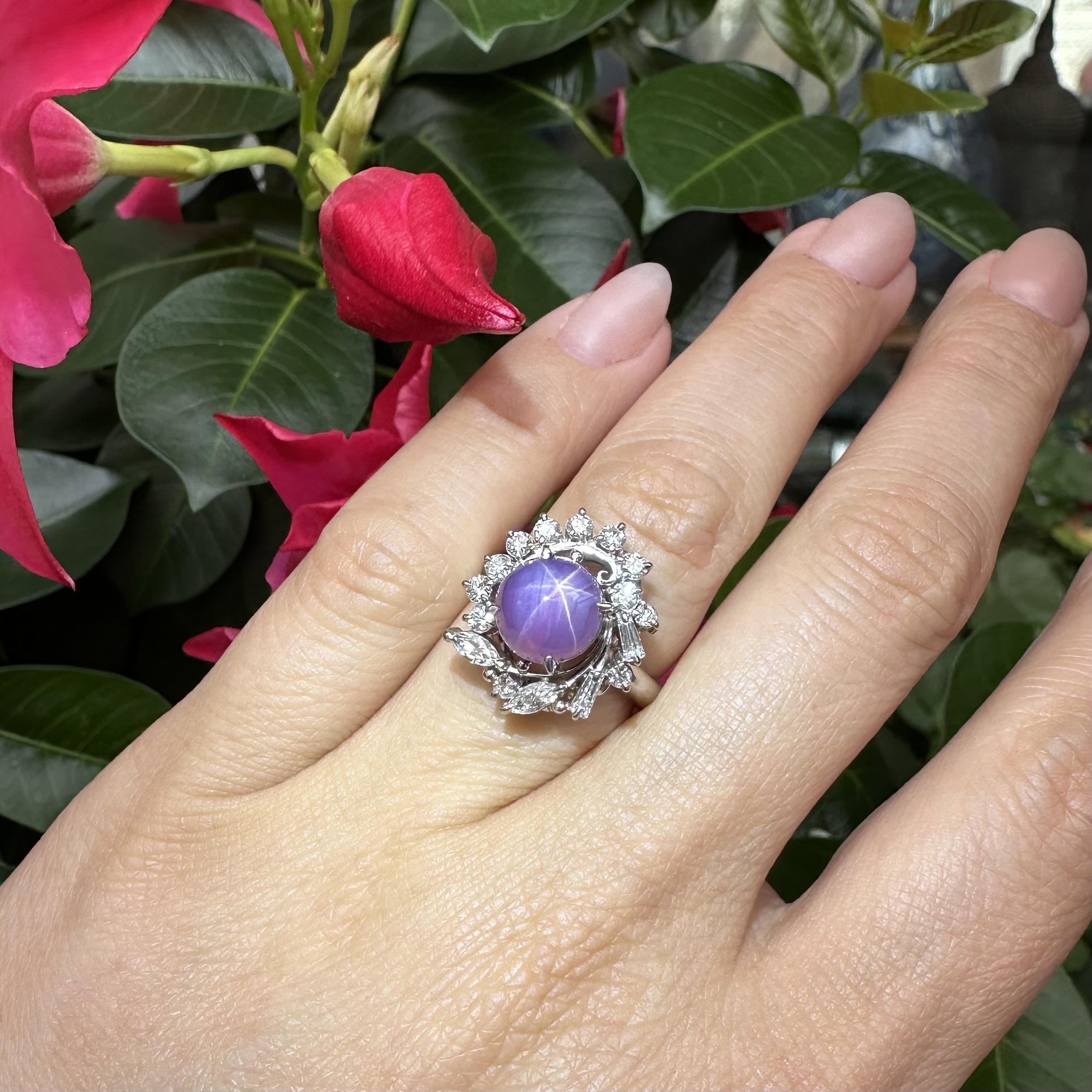 Anello vintage in platino con rubino rotondo cabochon e diamanti da 5,07 ct. in vendita 12