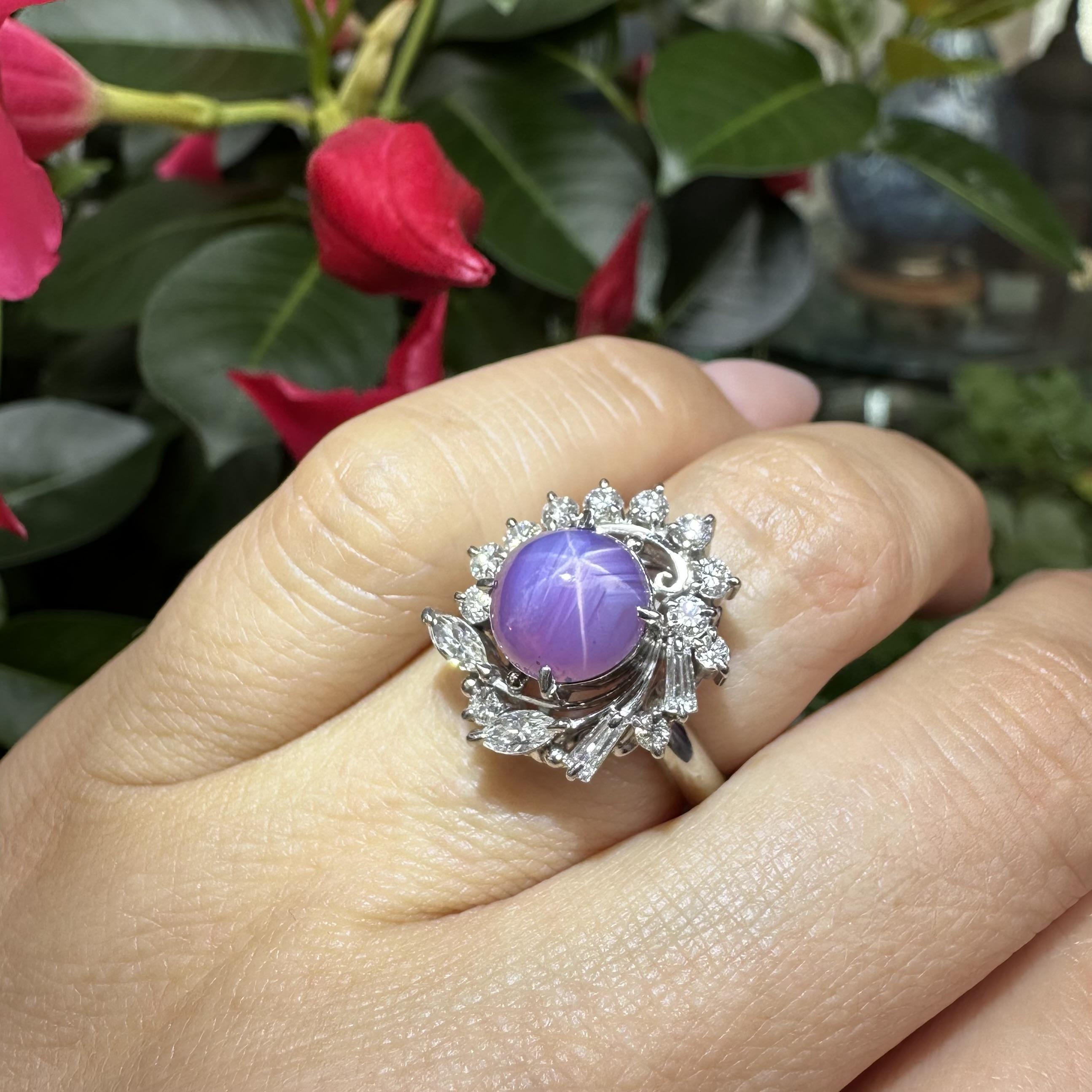 Anello vintage in platino con rubino rotondo cabochon e diamanti da 5,07 ct. in vendita 13