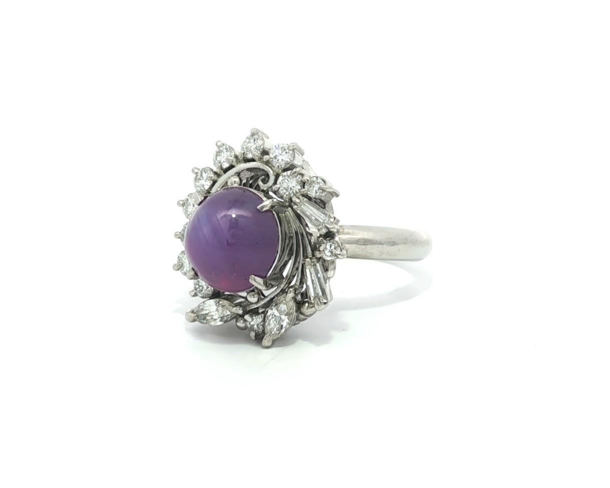 Anello vintage in platino con rubino rotondo cabochon e diamanti da 5,07 ct. In condizioni buone in vendita a Montclair, NJ