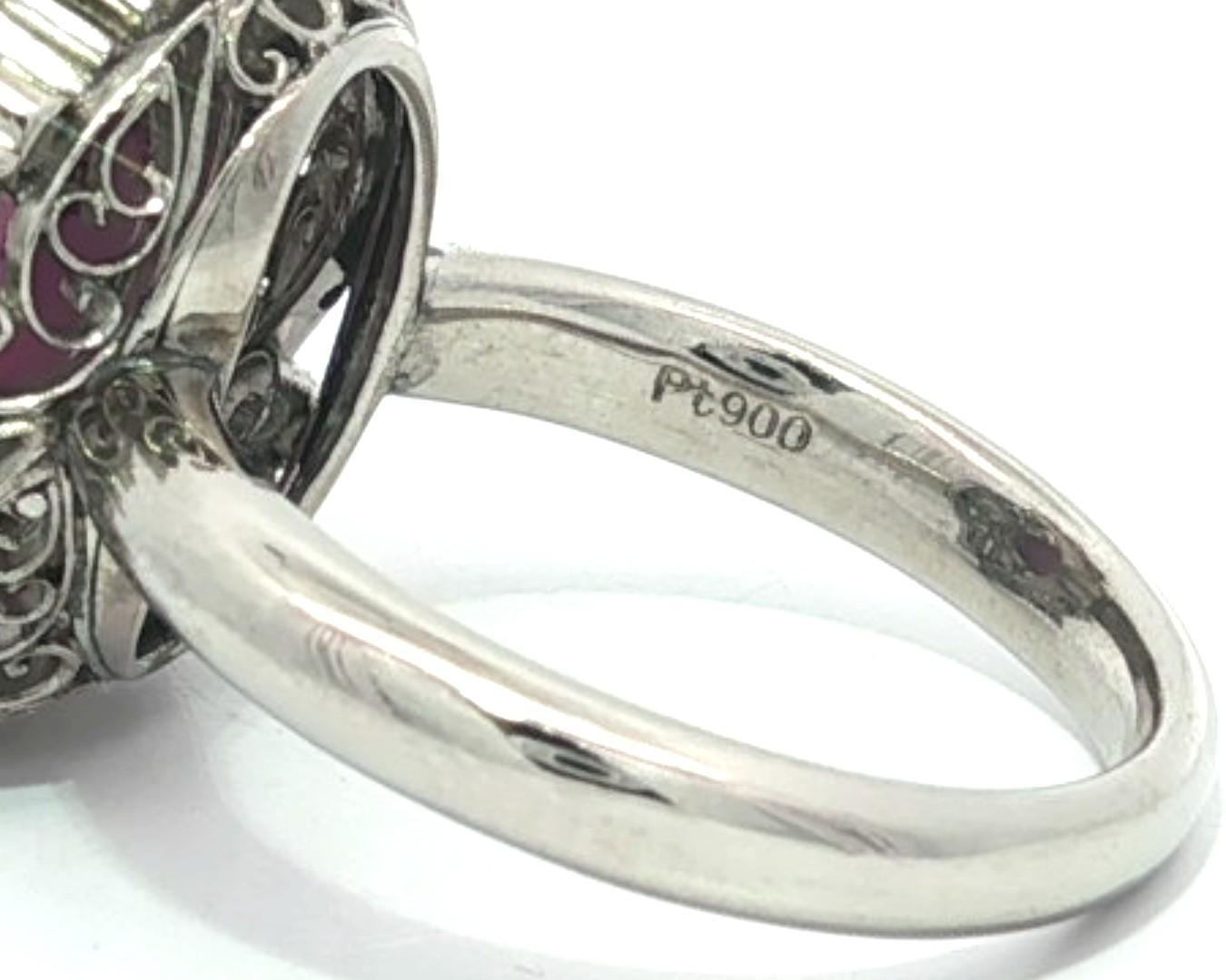 Anello vintage in platino con rubino rotondo cabochon e diamanti da 5,07 ct. in vendita 4
