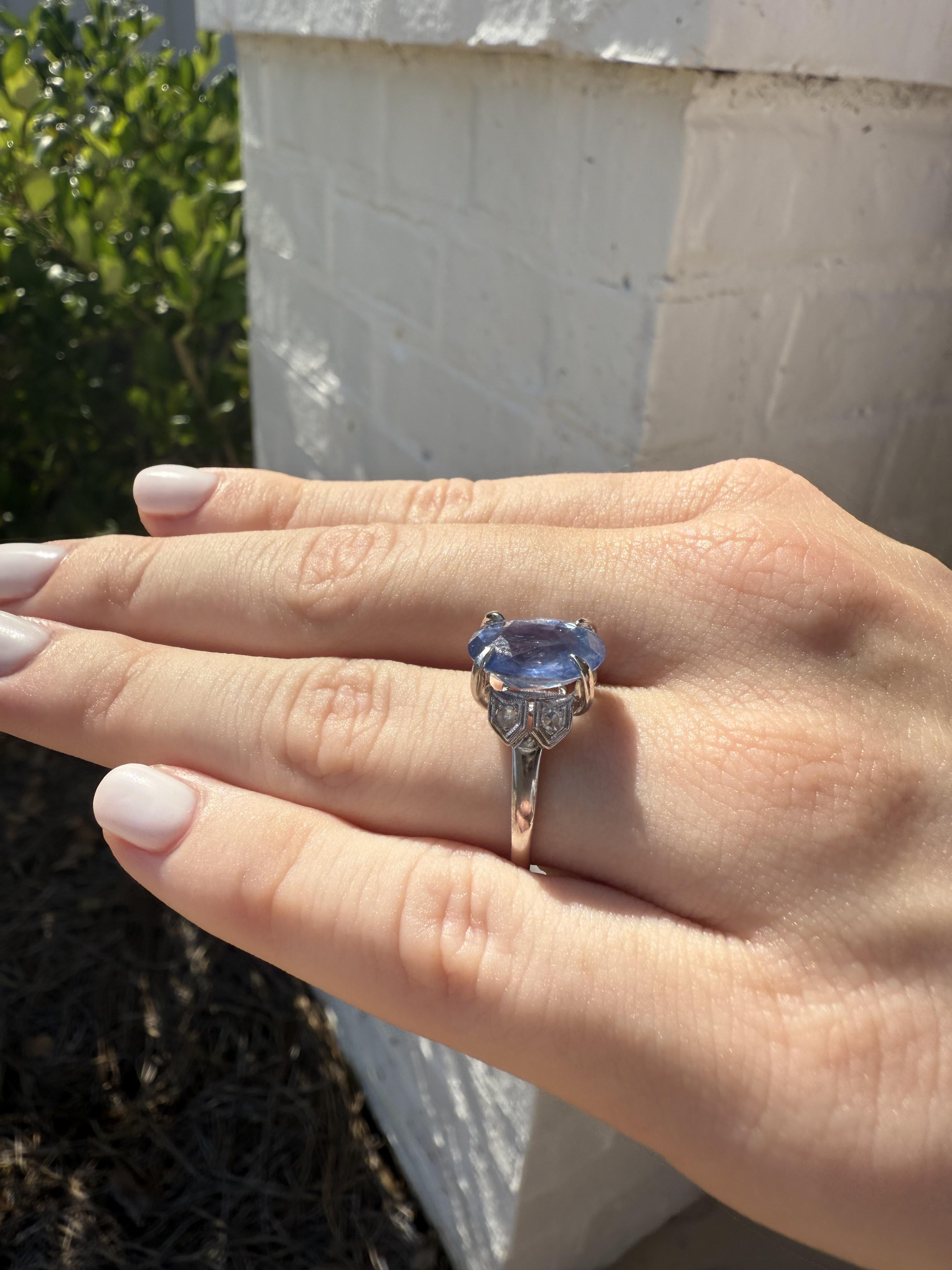 Anillo vintage de platino con zafiro de Ceilán de 5,11 quilates GIA sin calor Corte oval en venta