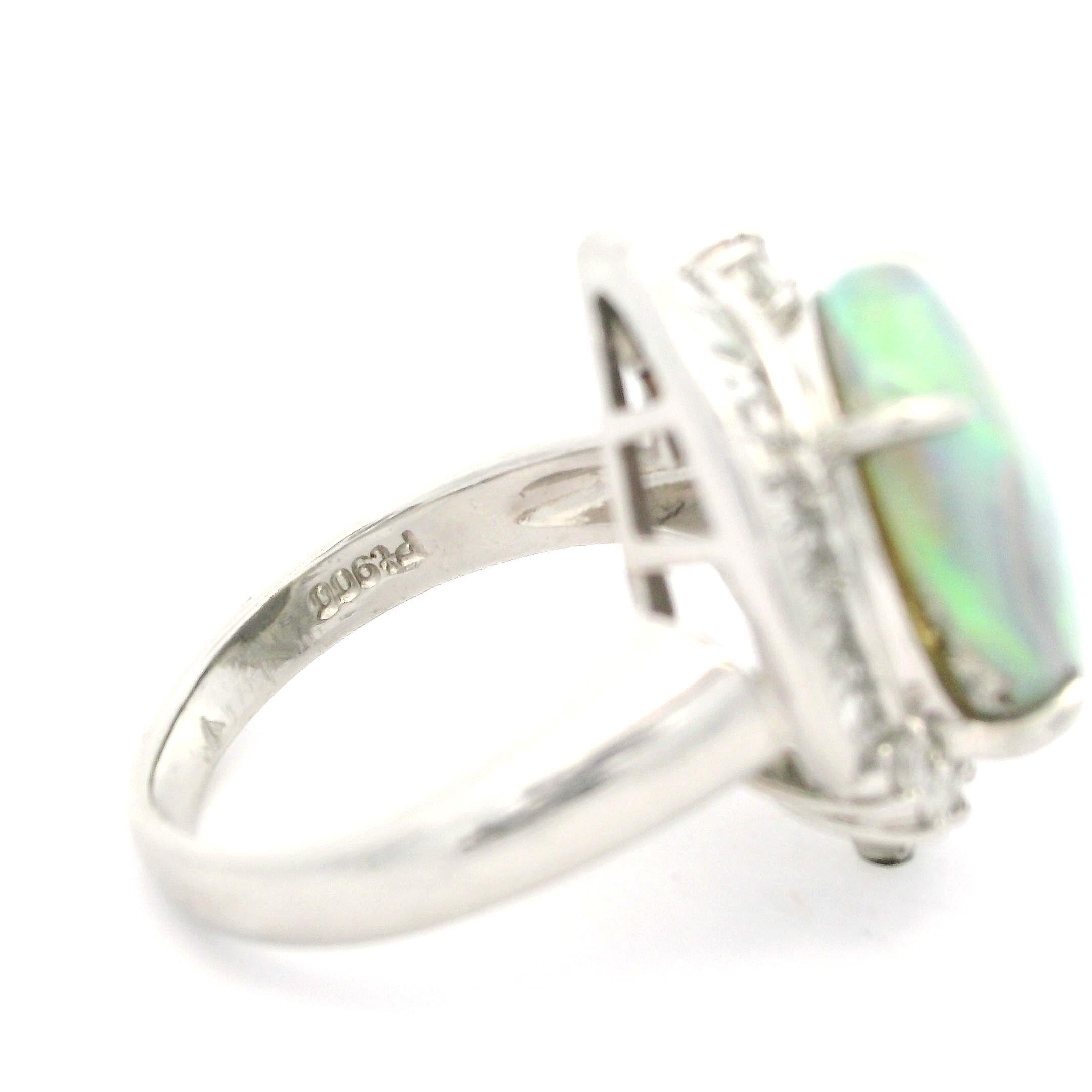 Bague cocktail vintage en platine avec opale cabochon ovale de 5,16 carats et halo de diamants en vente 9